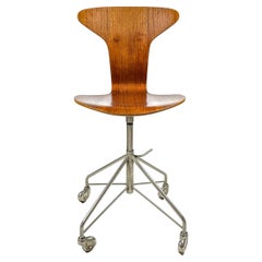Arne Jacobsen, A "Mosquito" Office Swifel Chair, Model 3115, Fritz Hansen c 1959