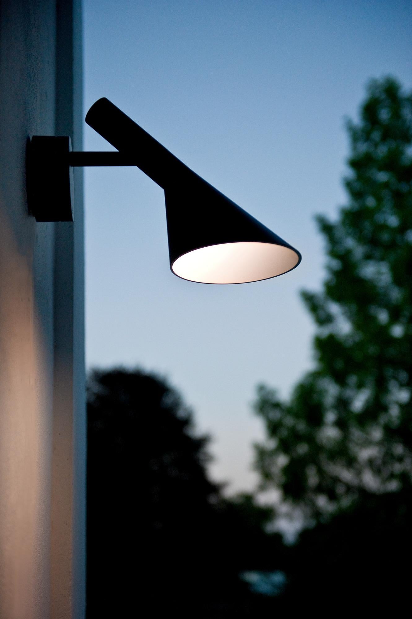 Arne Jacobsen AJ 50 Outdoor Wall Light for Louis Poulsen in Black For Sale 3
