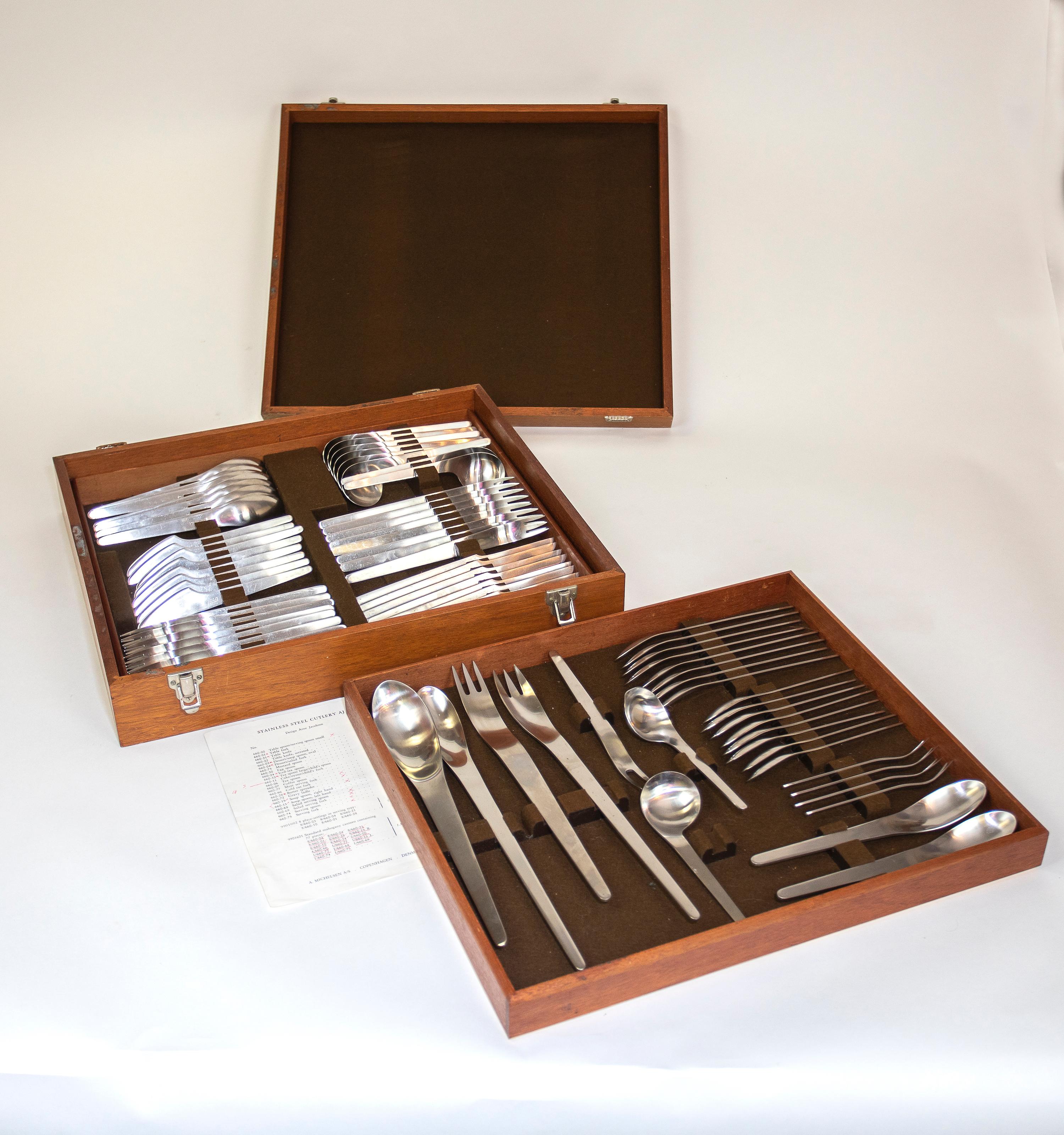 A Full Service for eight consisting of 8/ 8 piece place settings and 13 additional serving pieces.
Original fitted Mahogany Box
Original invoice and advertisement included.