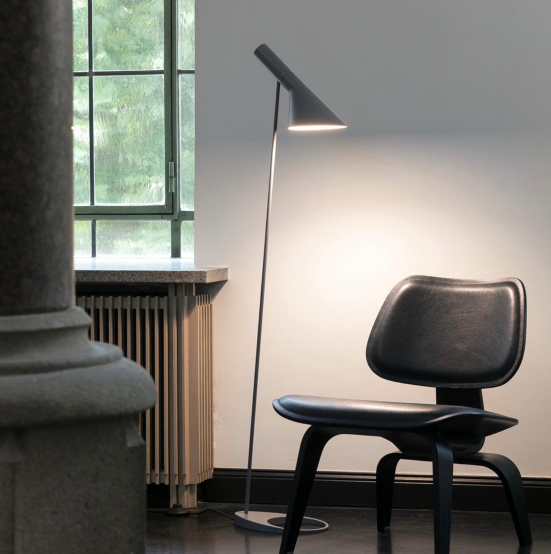 Arne Jacobsen AJ Floor Lamp 1957 in Light Grey for Louis Poulsen For Sale 3