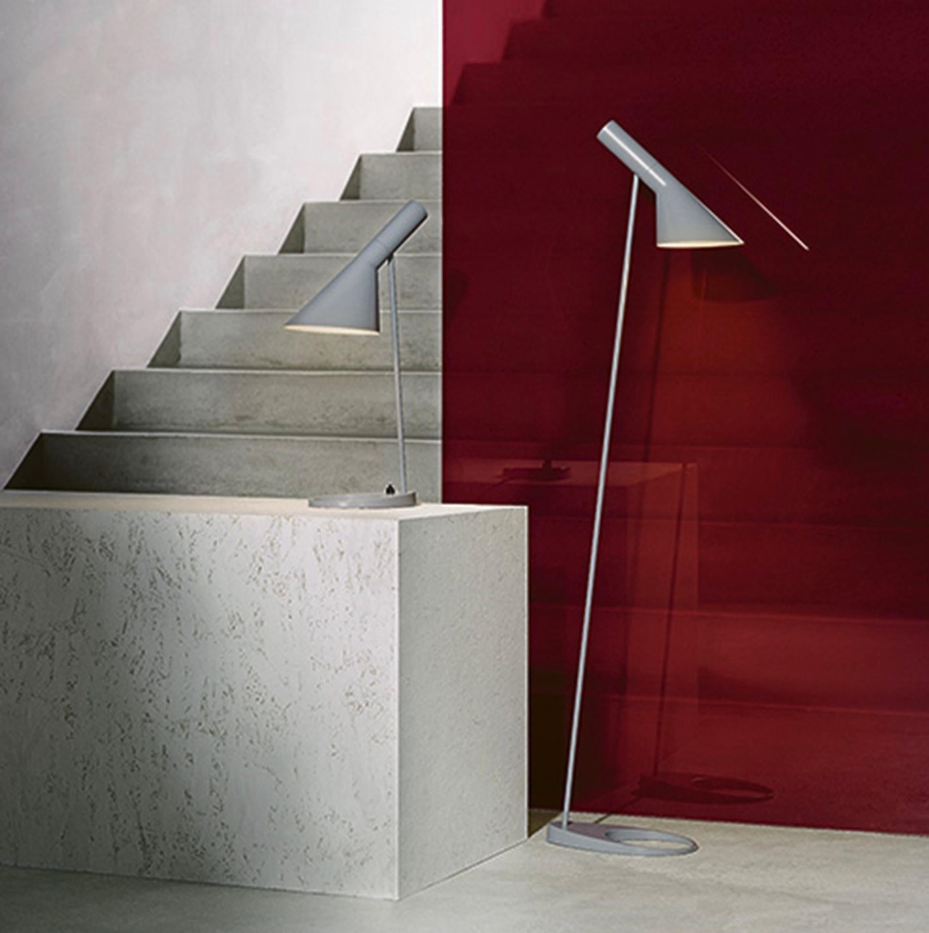 XXI secolo e contemporaneo Lampada da terra Arne Jacobsen AJ in acciaio inox lucido per Louis Poulsen in vendita