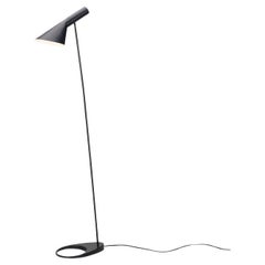 Arne Jacobsen  Lampada da terra "AJ" in nero per Louis Poulsen, Danimarca, anni '60