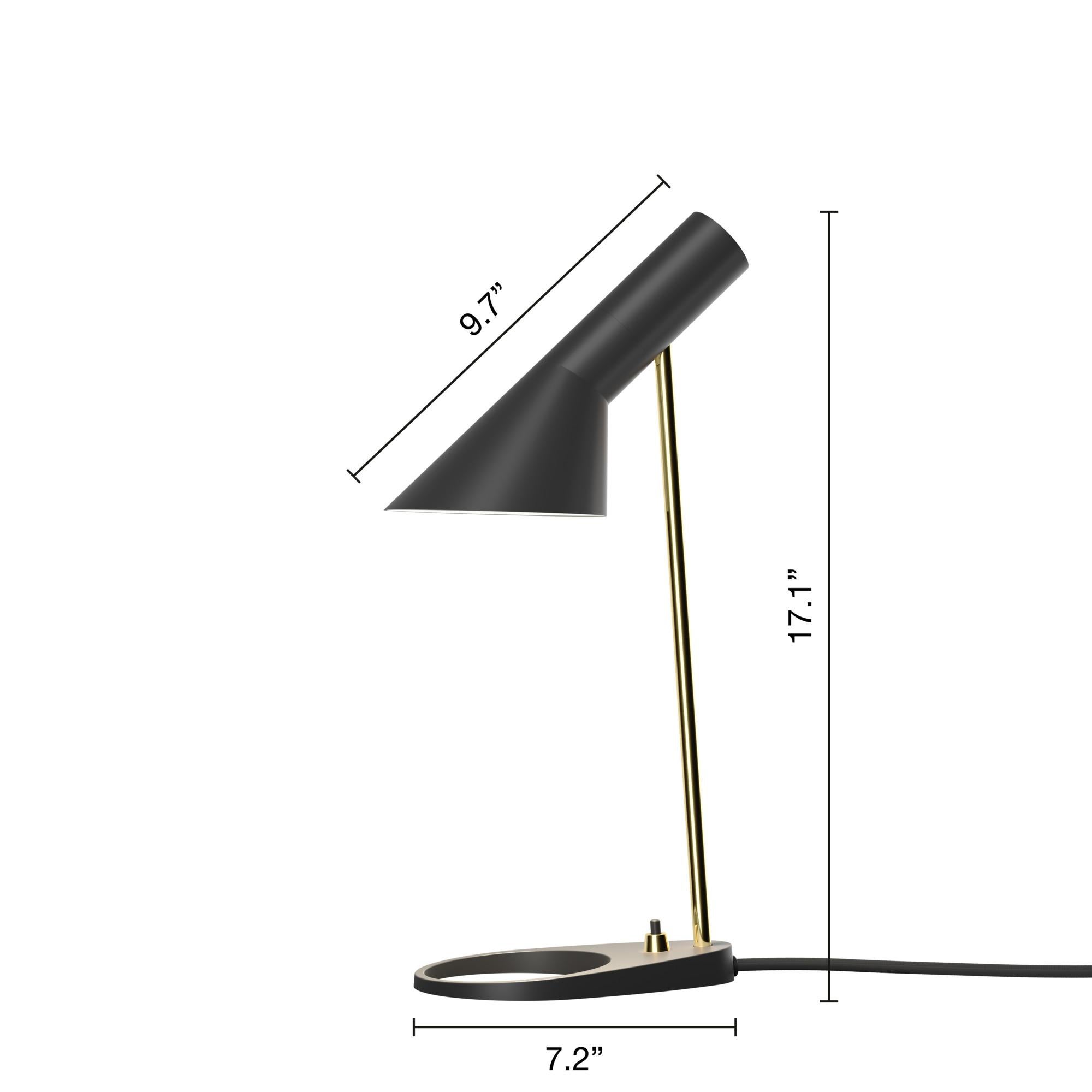 Arne Jacobsen 'AJ Mini' Tischlampe in Grau und Messing für Louis Poulsen im Zustand „Neu“ im Angebot in Glendale, CA