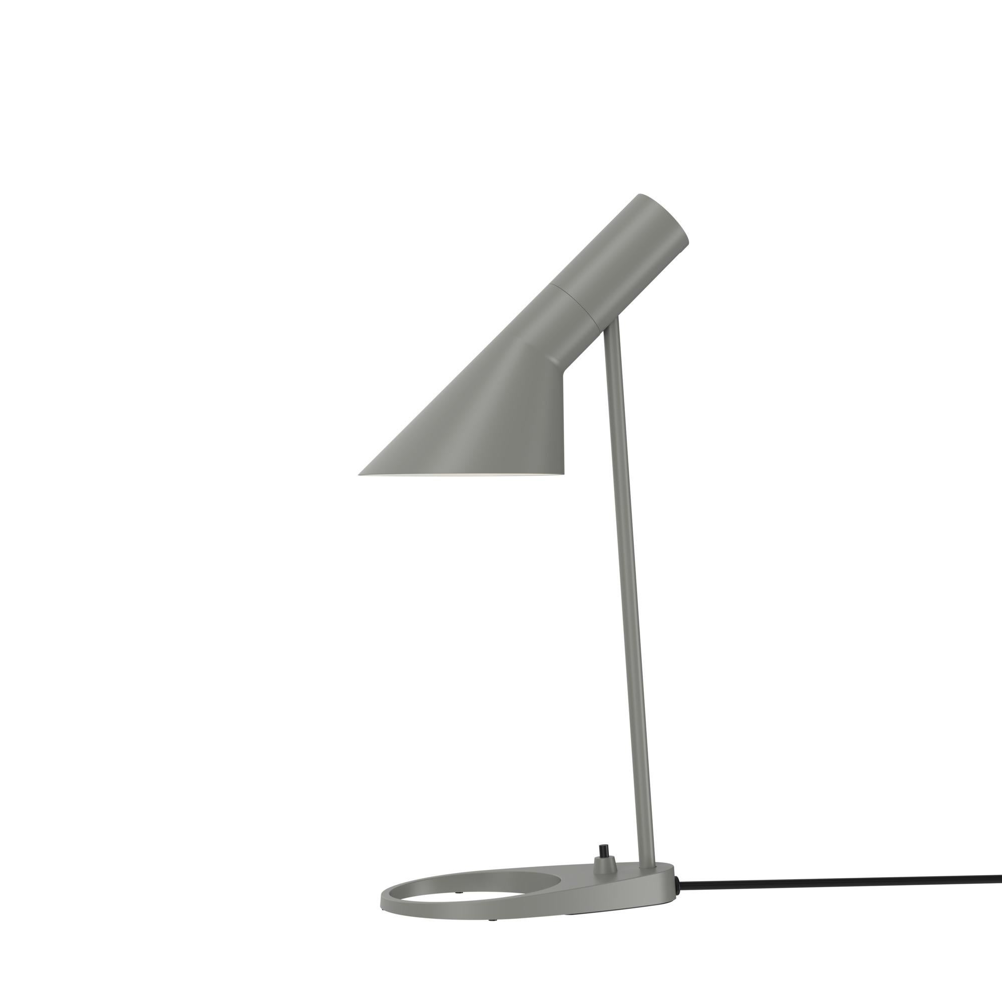 Lámpara de mesa 'AJ Mini' de Arne Jacobsen en azul empolvado para Louis Poulsen en venta 11