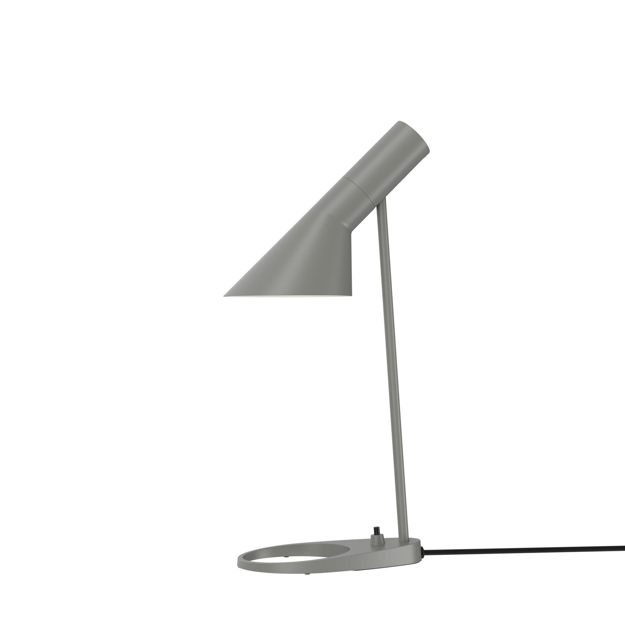 Arne Jacobsen 'AJ Mini' Tischlampe in Staubblau für Louis Poulsen im Angebot 11