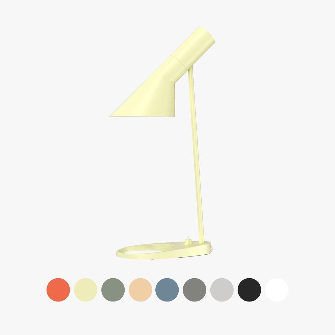 Danois Lampe de table 'AJ Mini' de Arne Jacobsen en citron doux pour Louis Poulsen en vente