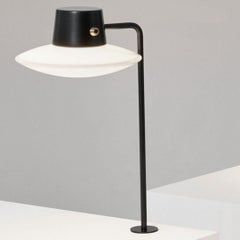 Arne Jacobsen 'AJ Oxford' Lampe de table en verre opale pour Louis Poulsen