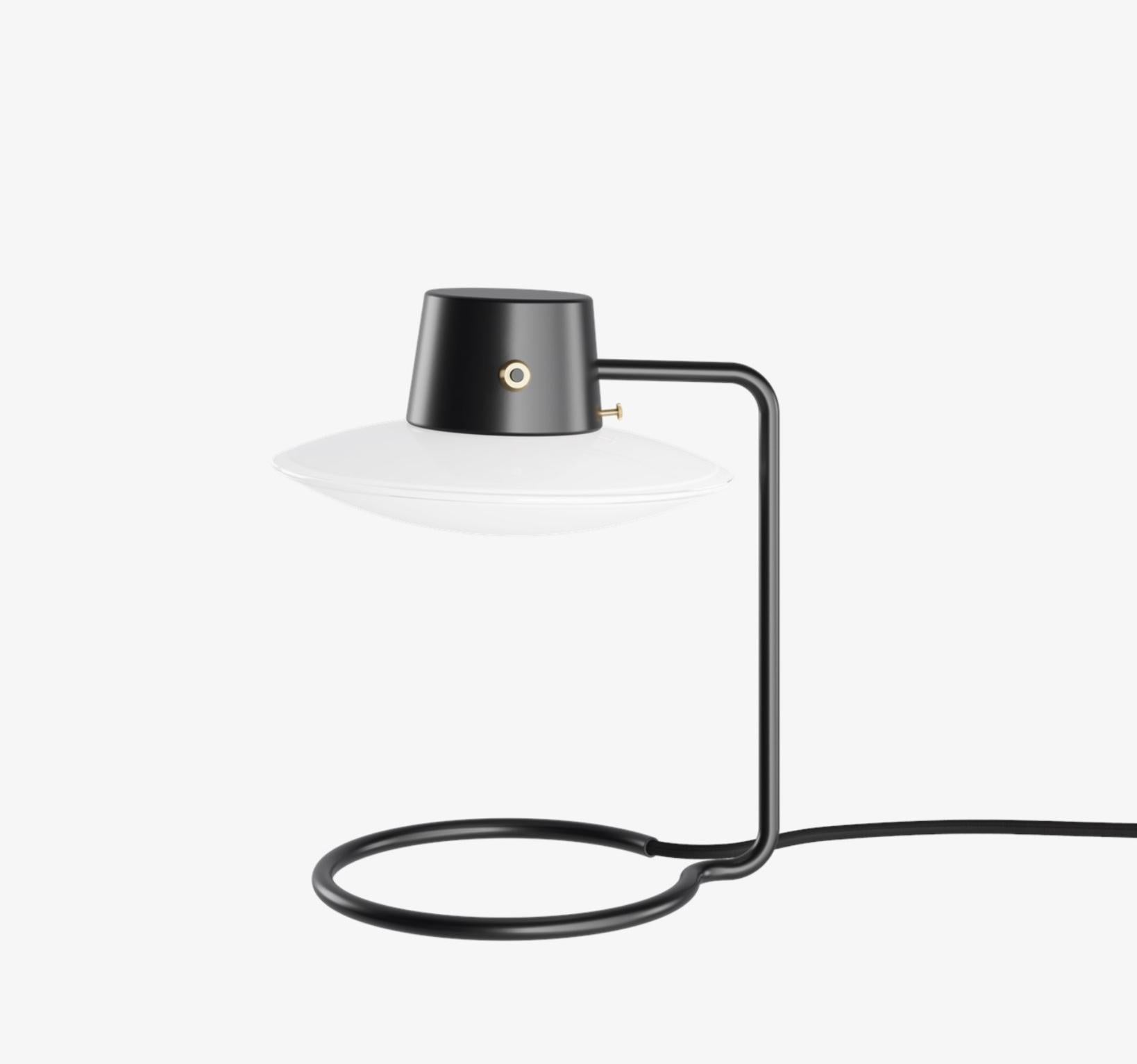 Arne Jacobsen AJ Oxford Pin-Tischlampe aus Opalglas in Opal für Louis Poulsen im Angebot 3