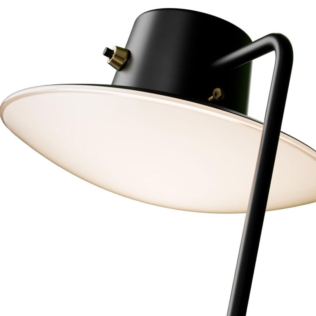 Peint Lampe de bureau « AJ Oxford » d'Arne Jacobsen avec abat-jour en opale et métal pour Louis Poulsen en vente