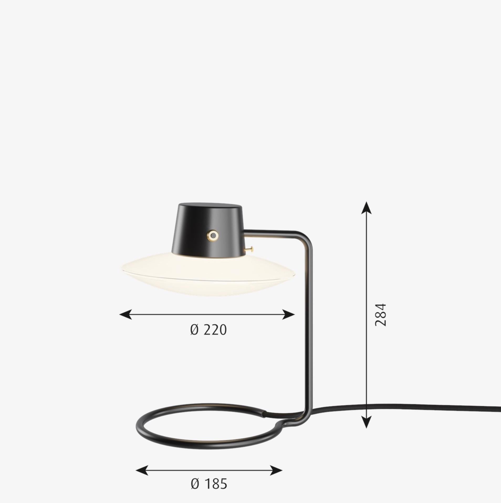 Danois Lampe de bureau AJ Oxford en verre opalin 280 mm d'Arne Jacobsen pour Louis Poulsen 1963 en vente