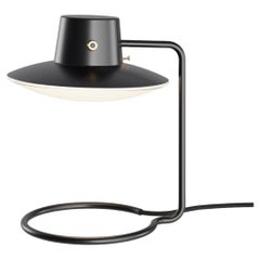 Arne Jacobsen AJ Lámpara de mesa Oxford con pantalla de metal para Louis Poulsen