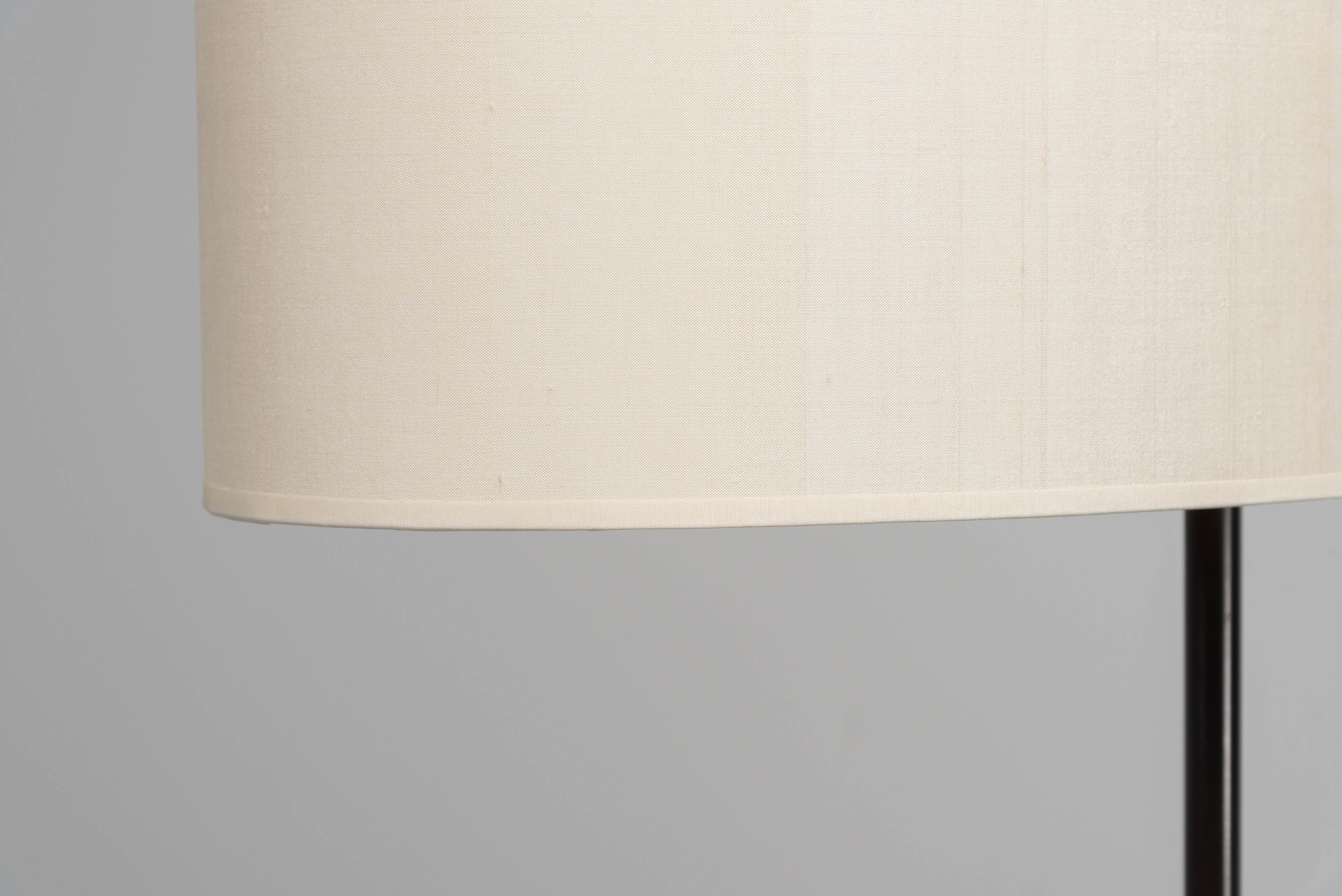 Arne Jacobsen AJ Royal SAS floor lamp Louis Poulsen 1958 For Sale 2