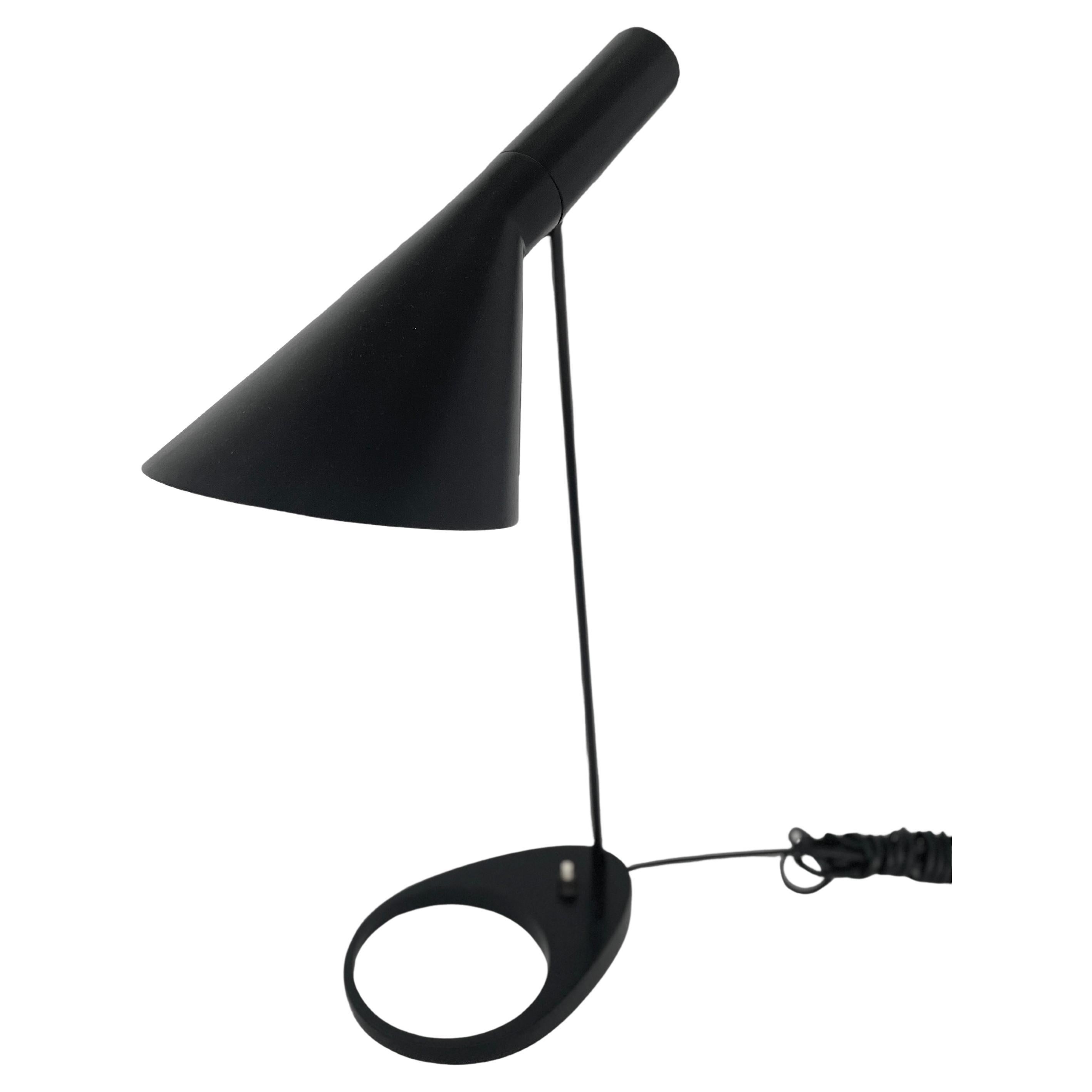 Lámpara de sobremesa "AJ" de Arne Jacobsen en negro para Louis Poulsen, Dinamarca, años 60