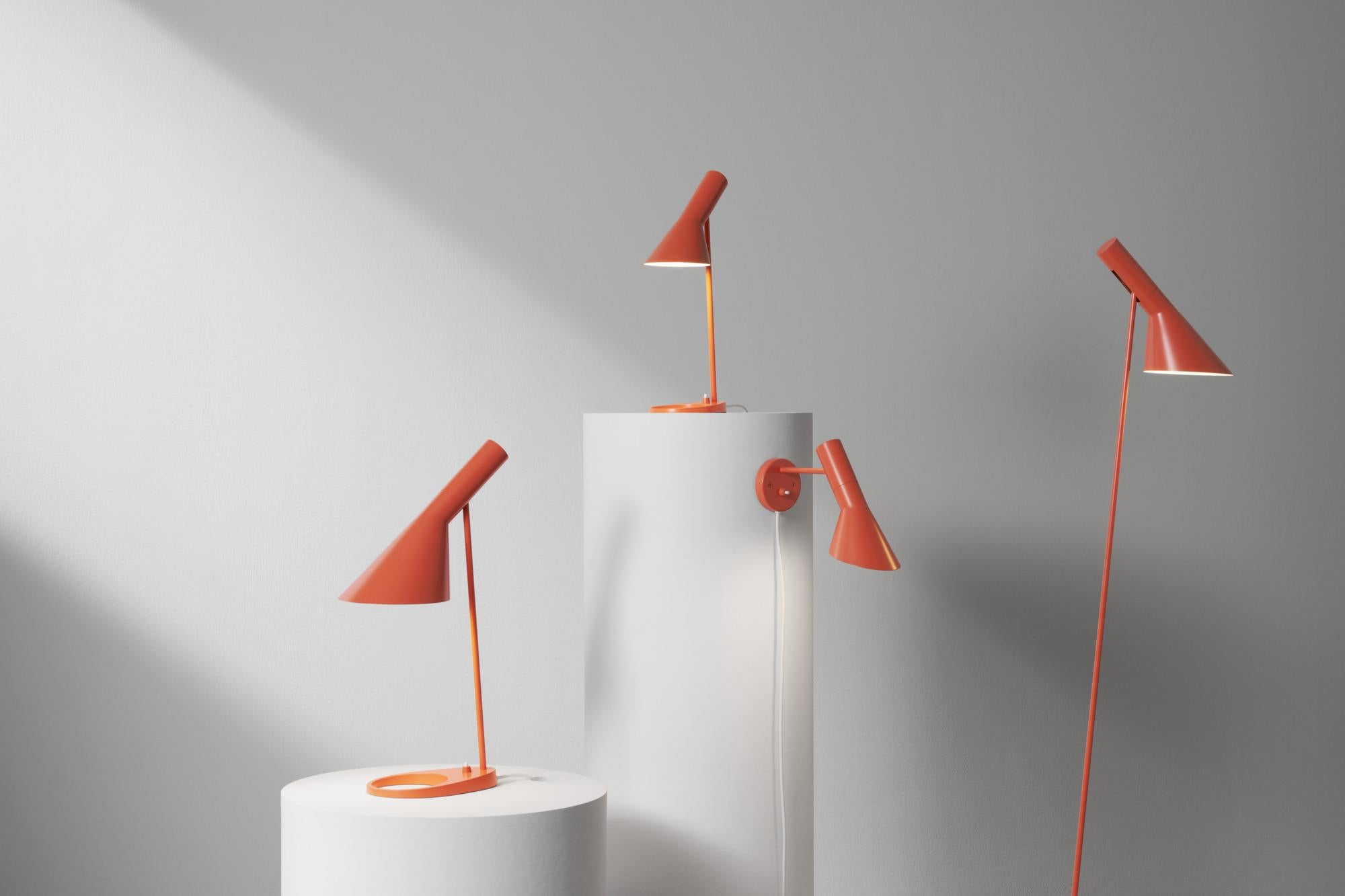 Arne Jacobsen, AJ-Tischlampe in Weiß, für Louis Poulsen im Angebot 12