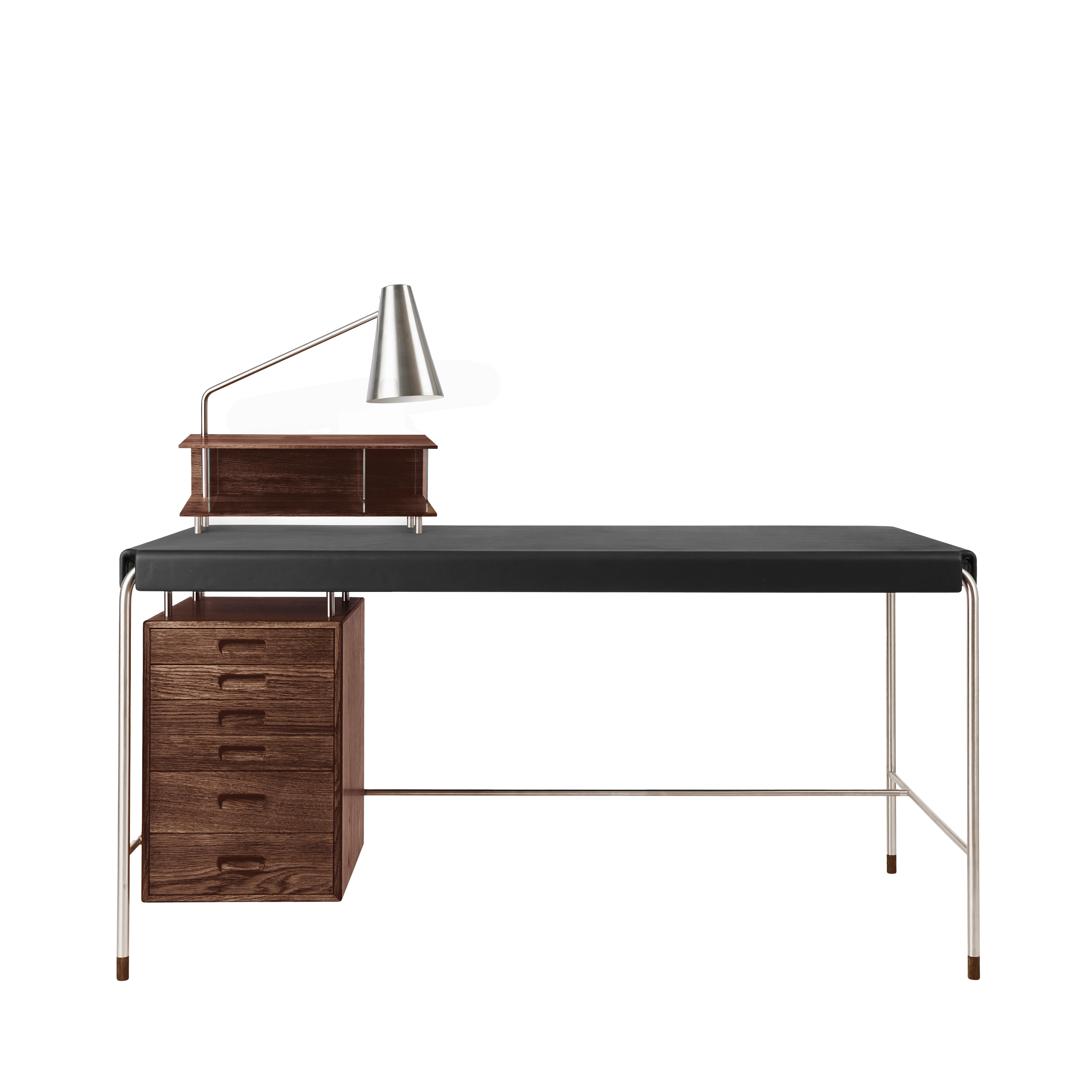 Arne Jacobsen 'AJ52' Desk in Oiled Walnut and Leather for Carl Hansen & Son In New Condition For Sale In Glendale, CA