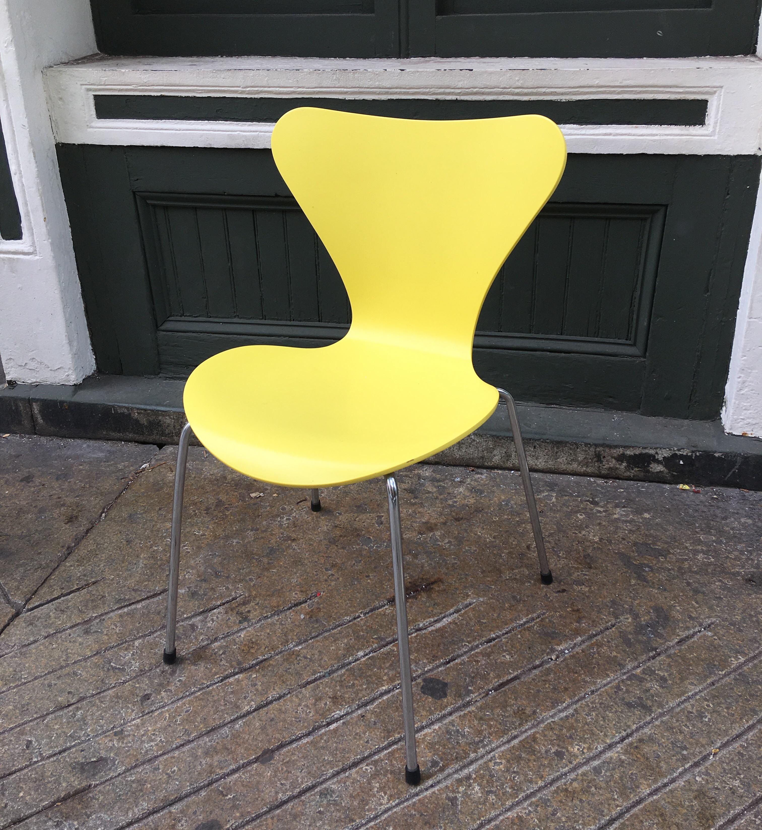 20th Century Arne Jacobsen Ant Chairs in Yellow and Green, Series 7 Model 3107