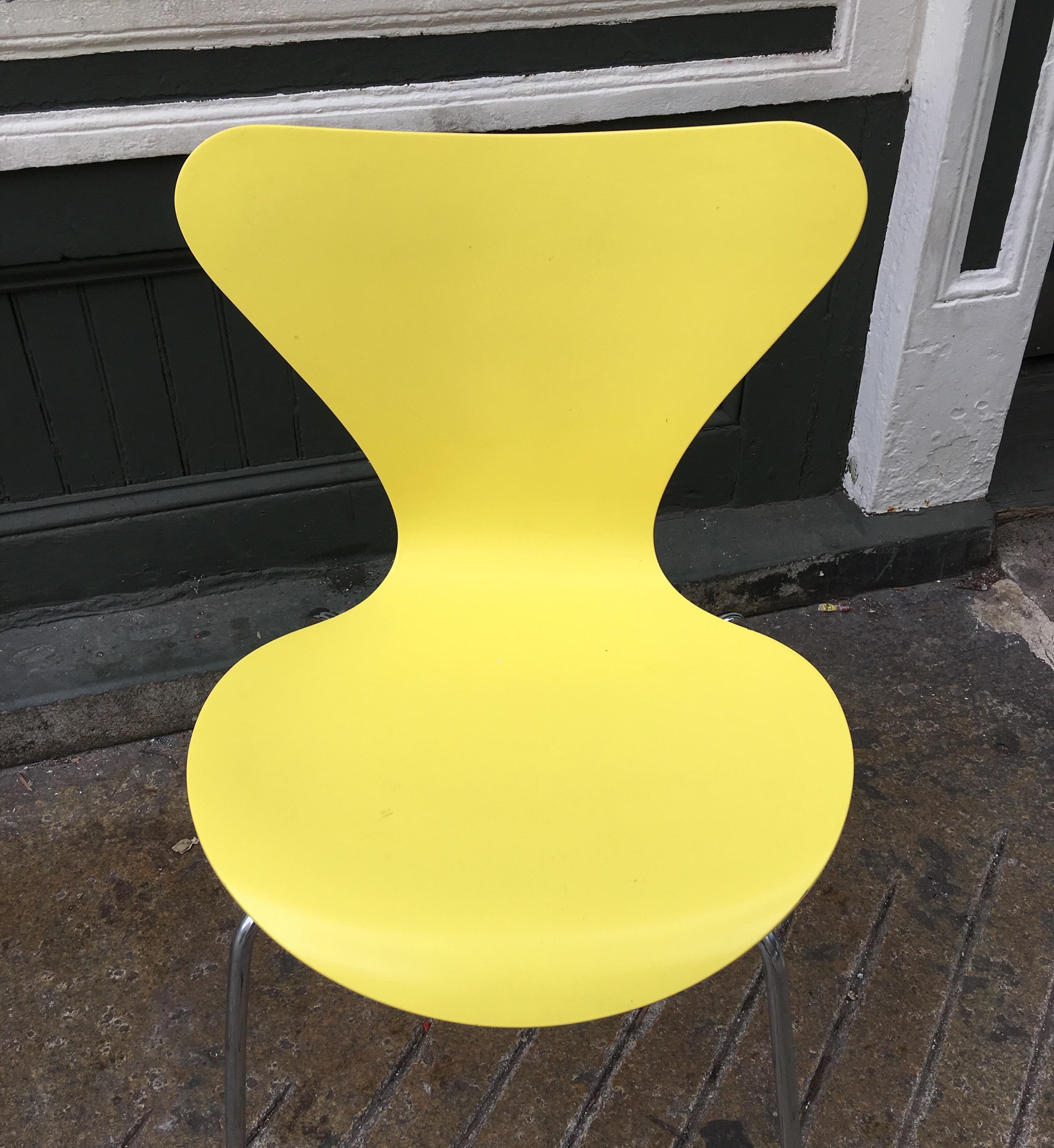 Arne Jacobsen Ant Chairs in Yellow and Green, Series 7 Model 3107 1