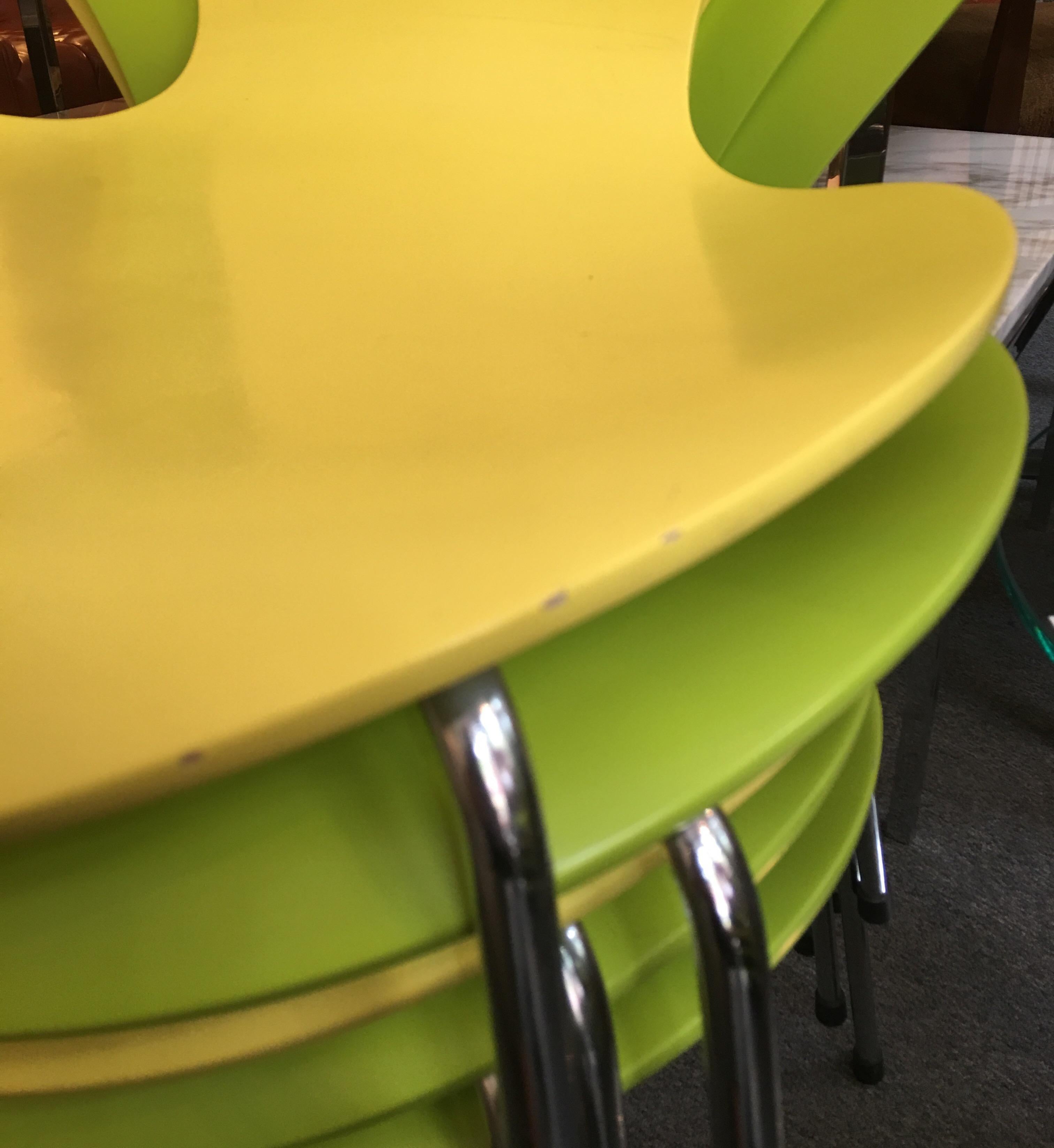 Arne Jacobsen Ant Chairs in Yellow and Green, Series 7 Model 3107 2