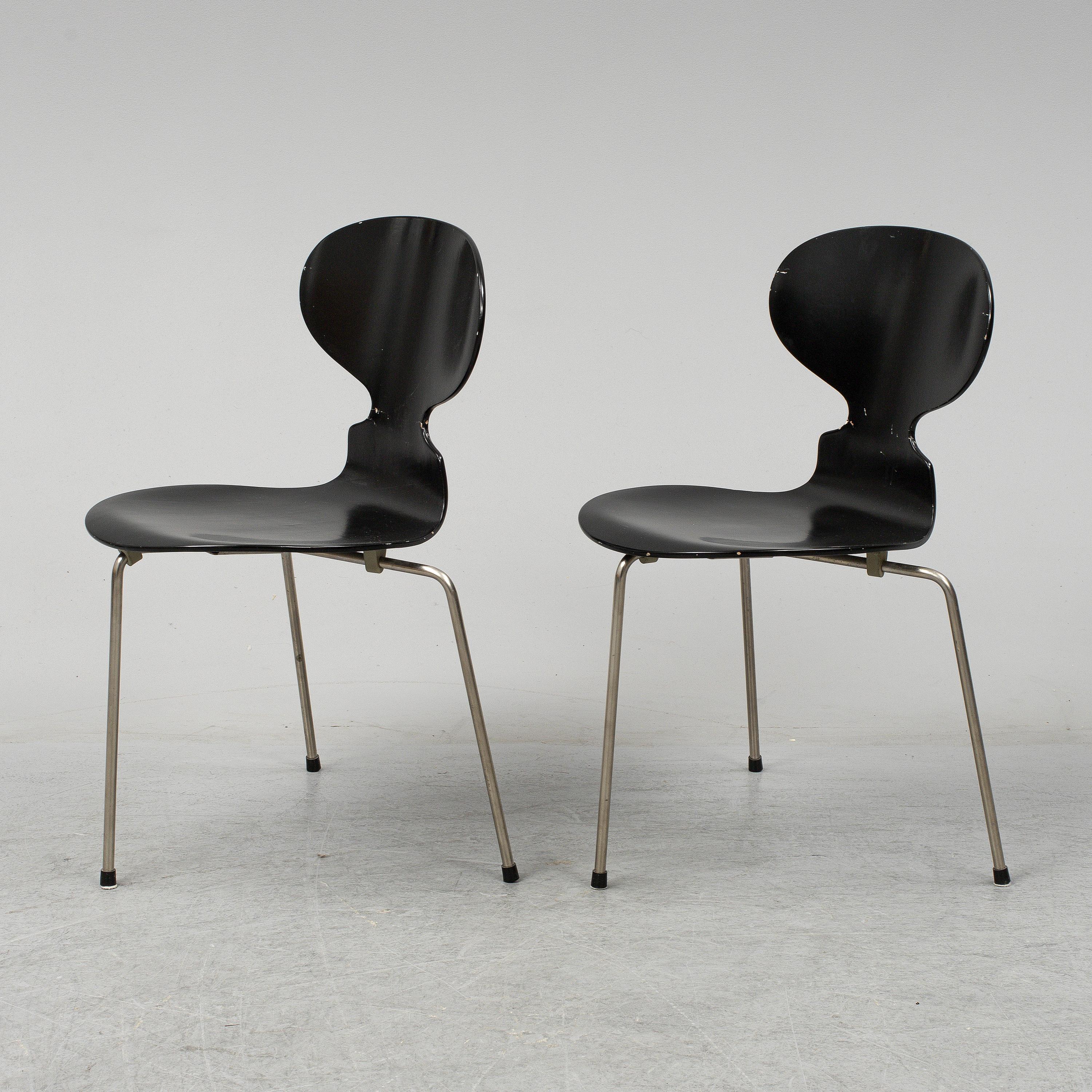 Scandinavian Modern Arne Jacobsen Ant Chairs, Original Set from Early Production, 1952 For Sale
