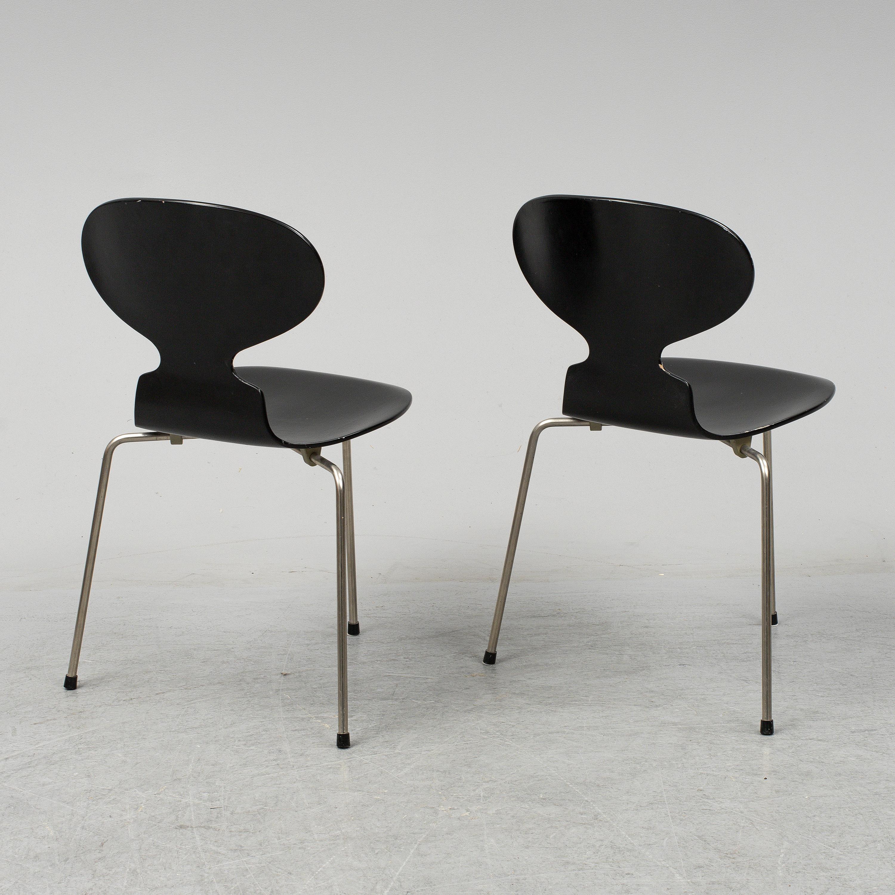 Danish Arne Jacobsen Ant Chairs, Original Set from Early Production, 1952 For Sale