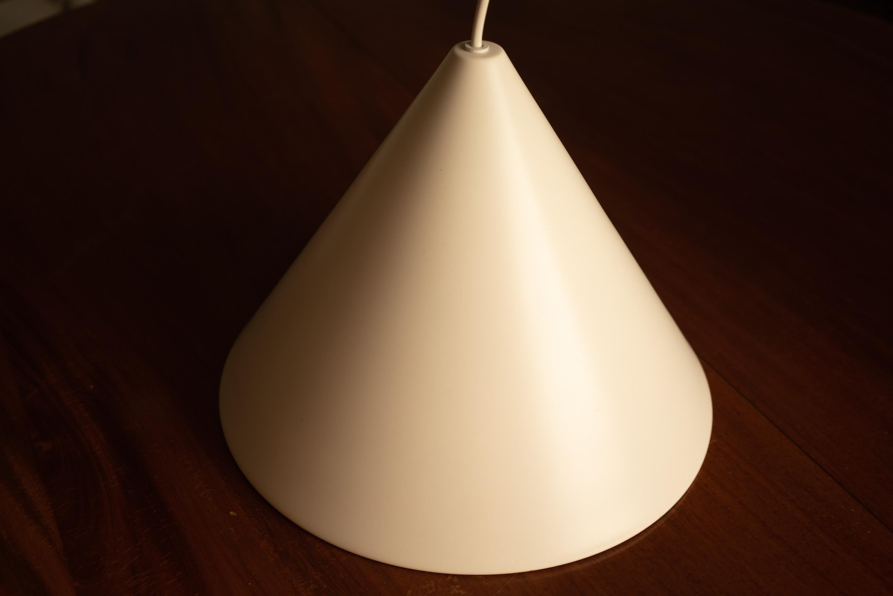 Small white Arne Jacobsen Billiard hanging lamp designed by Arne Jacobsen for Louis Poulsen in the 1960s. These lamps provide direct down light and are often used for above billiard tables. The condition is still very good and the wiring has been