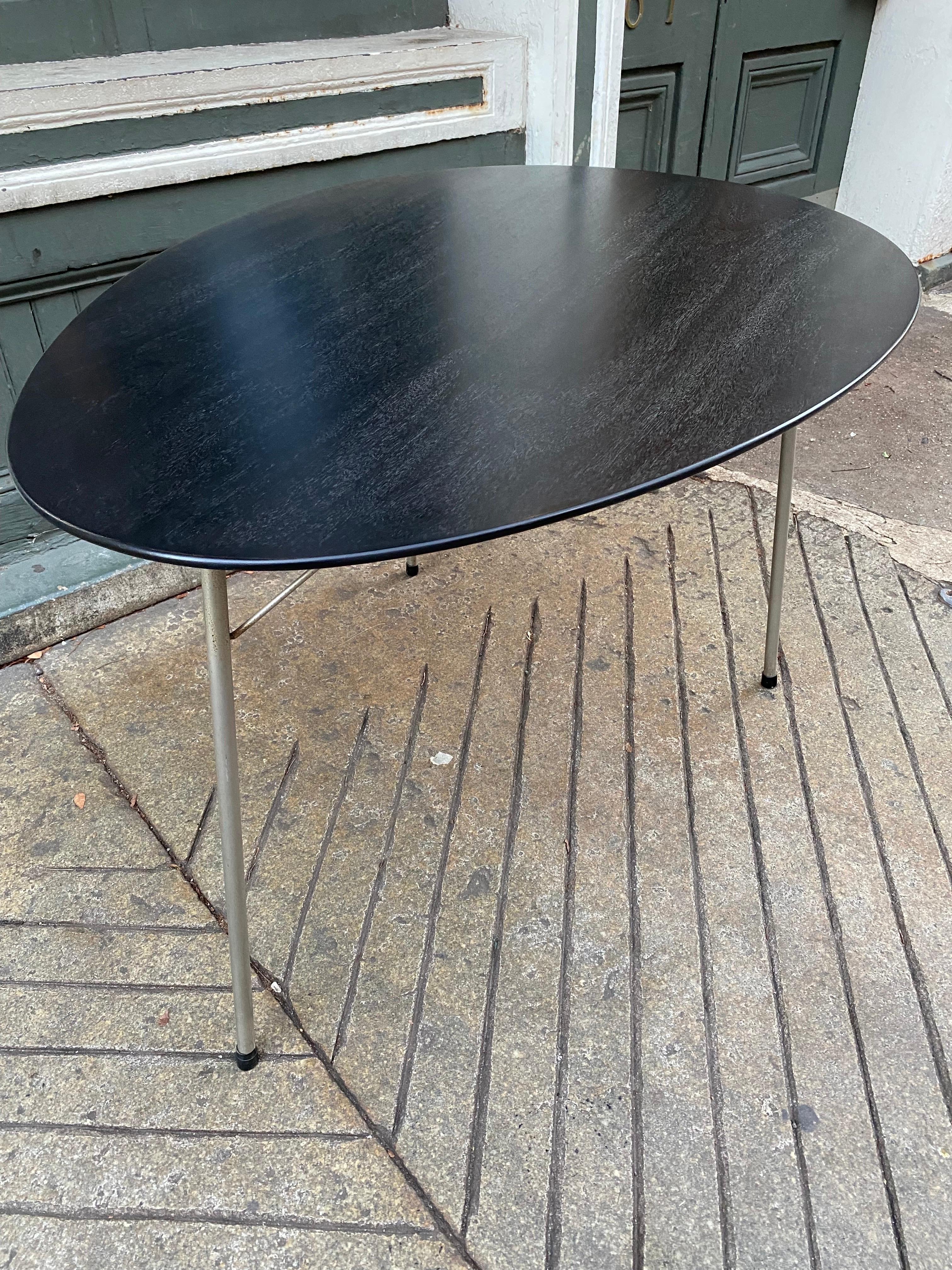 Arne Jacobsen Black Egg Table In Good Condition For Sale In Philadelphia, PA