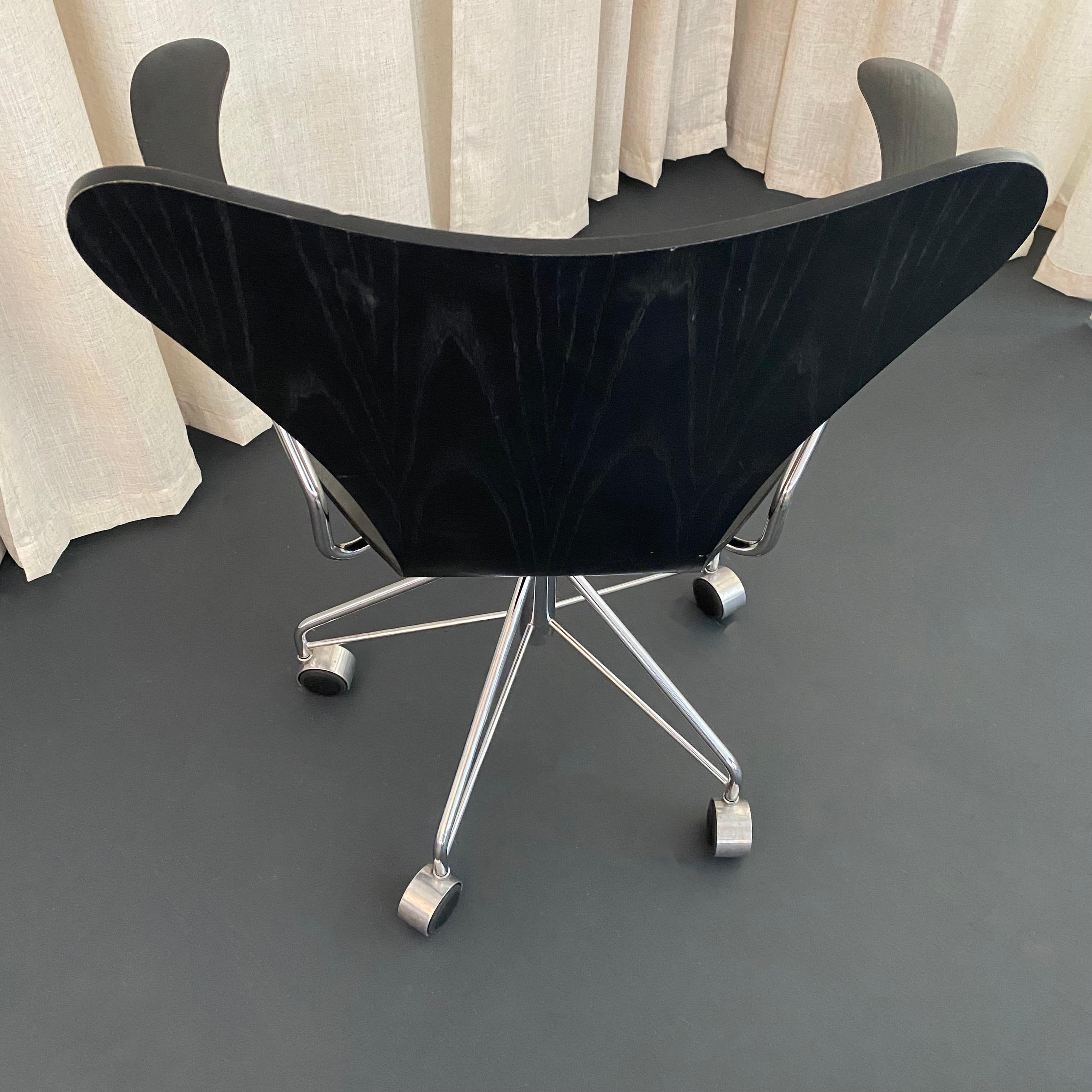 Arne Jacobsen Poltrona girevole regolabile Serie 7 Nera Modello 3217 Fritz Hansen in vendita 6
