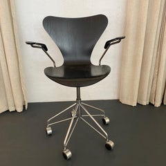 Arne Jacobsen Black Series 7 Swivel Adjustable Armchair Model 3217 Fritz Hansen