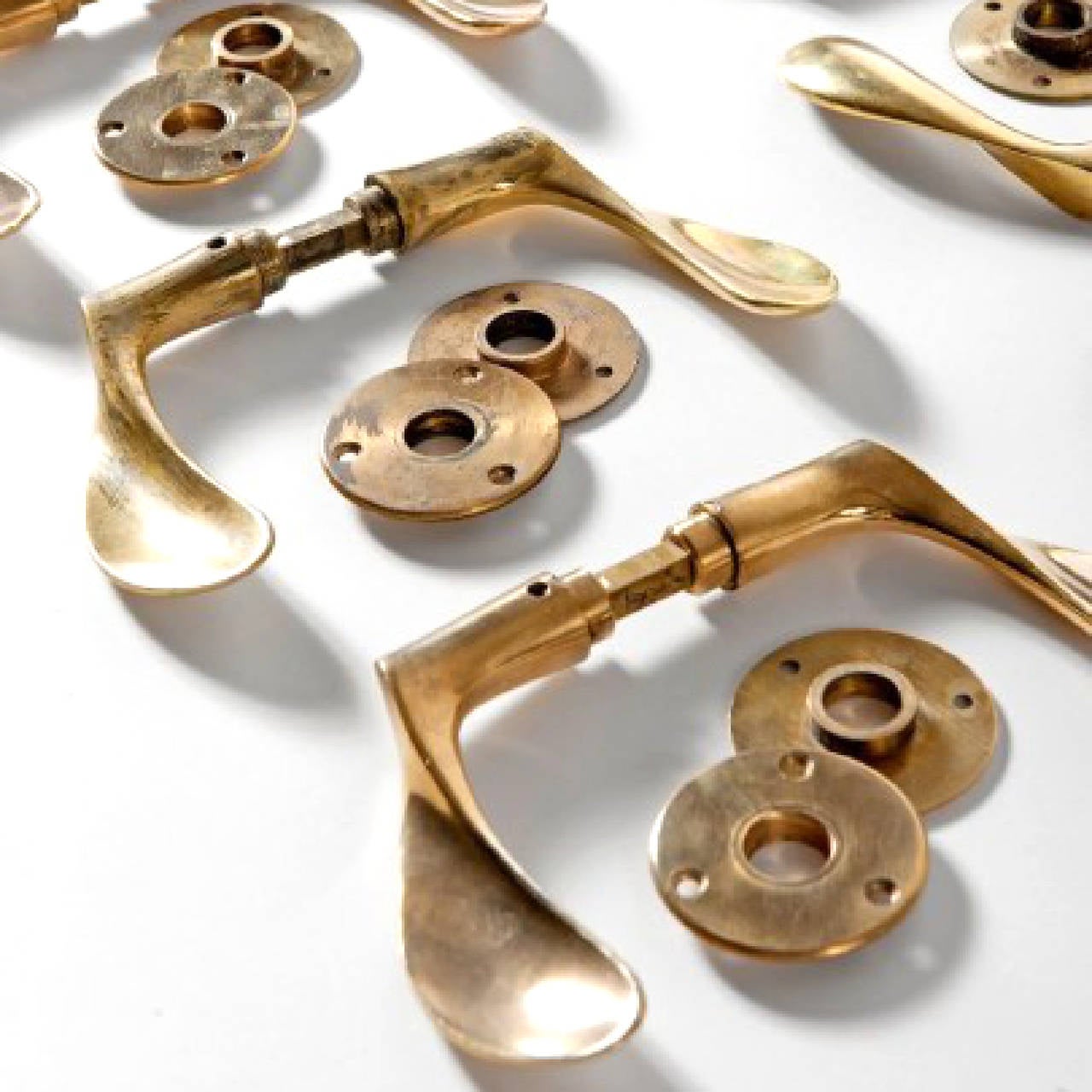 ARNE JACOBSEN   -   SCANDINAVIAN MODERN

Beautiful and sculptural sets of solid brass door handles brass door handles (9.7cm) by Arne Jacobsen. 

Designed for SAS Royal Hotel in Copenhagen which was built by Jacobsen between 1956 and