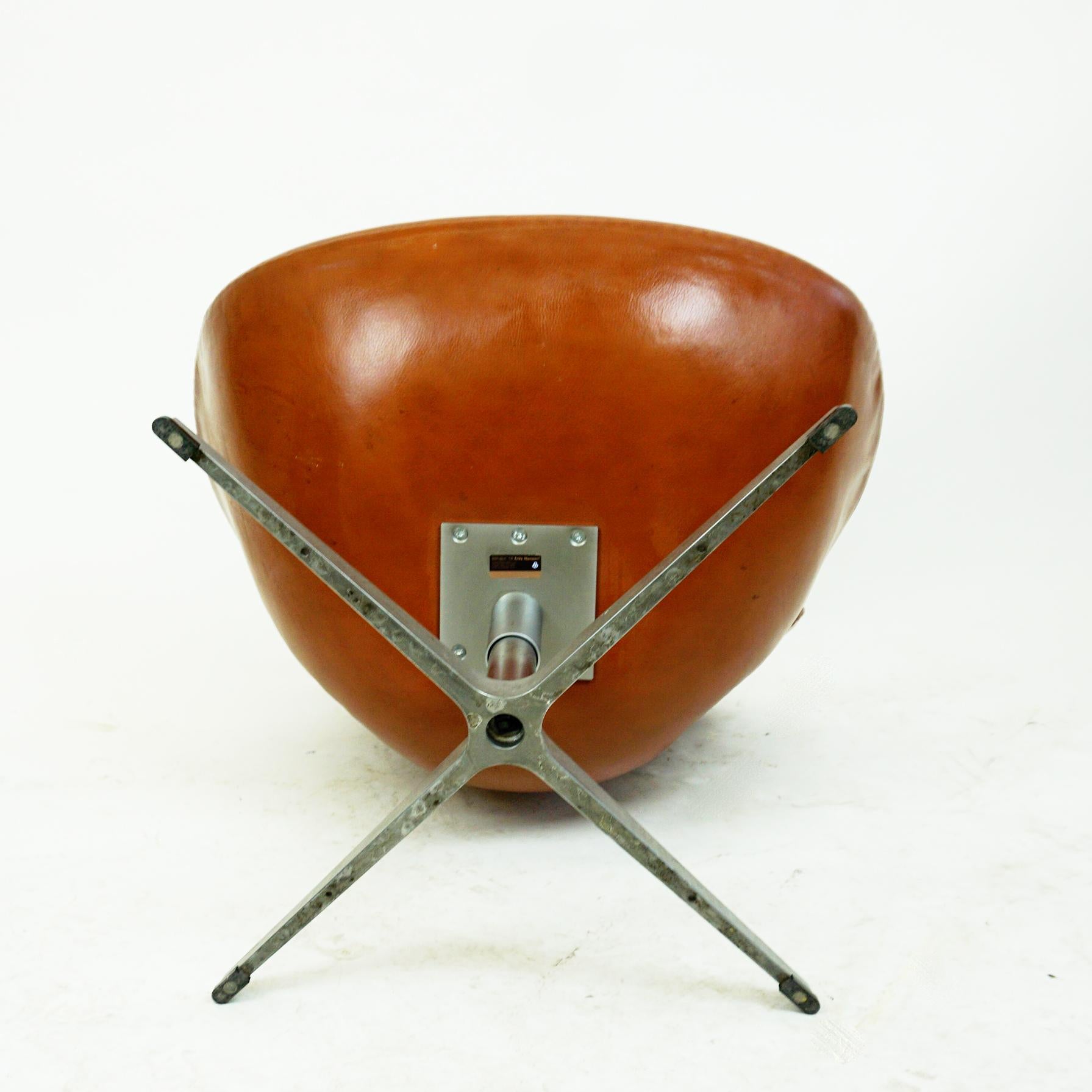 Arne Jacobsen Brown Leather Swan Chair by Fritz Hansen, Denmark 3