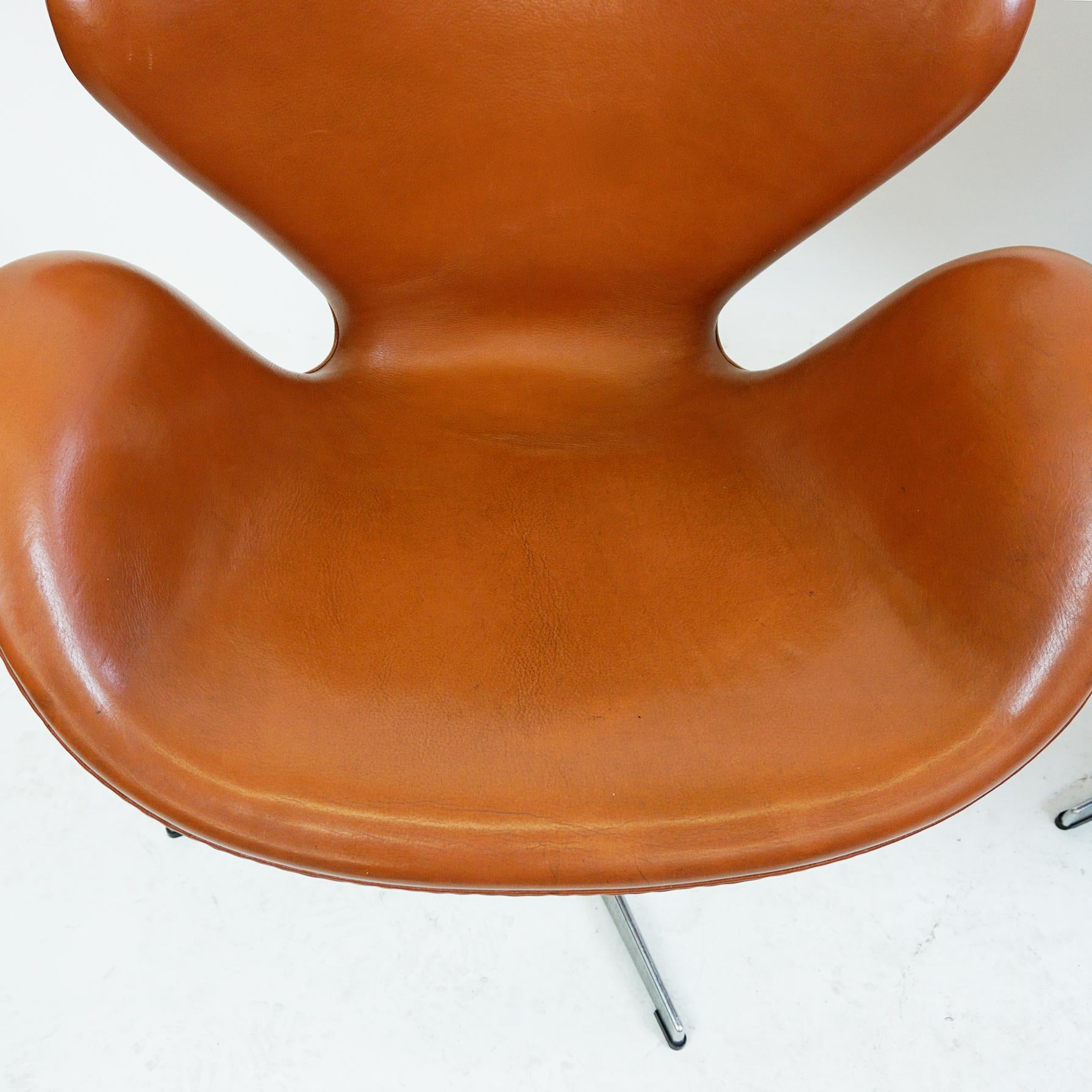 Arne Jacobsen Brown Leather Swan Chair by Fritz Hansen, Denmark 5