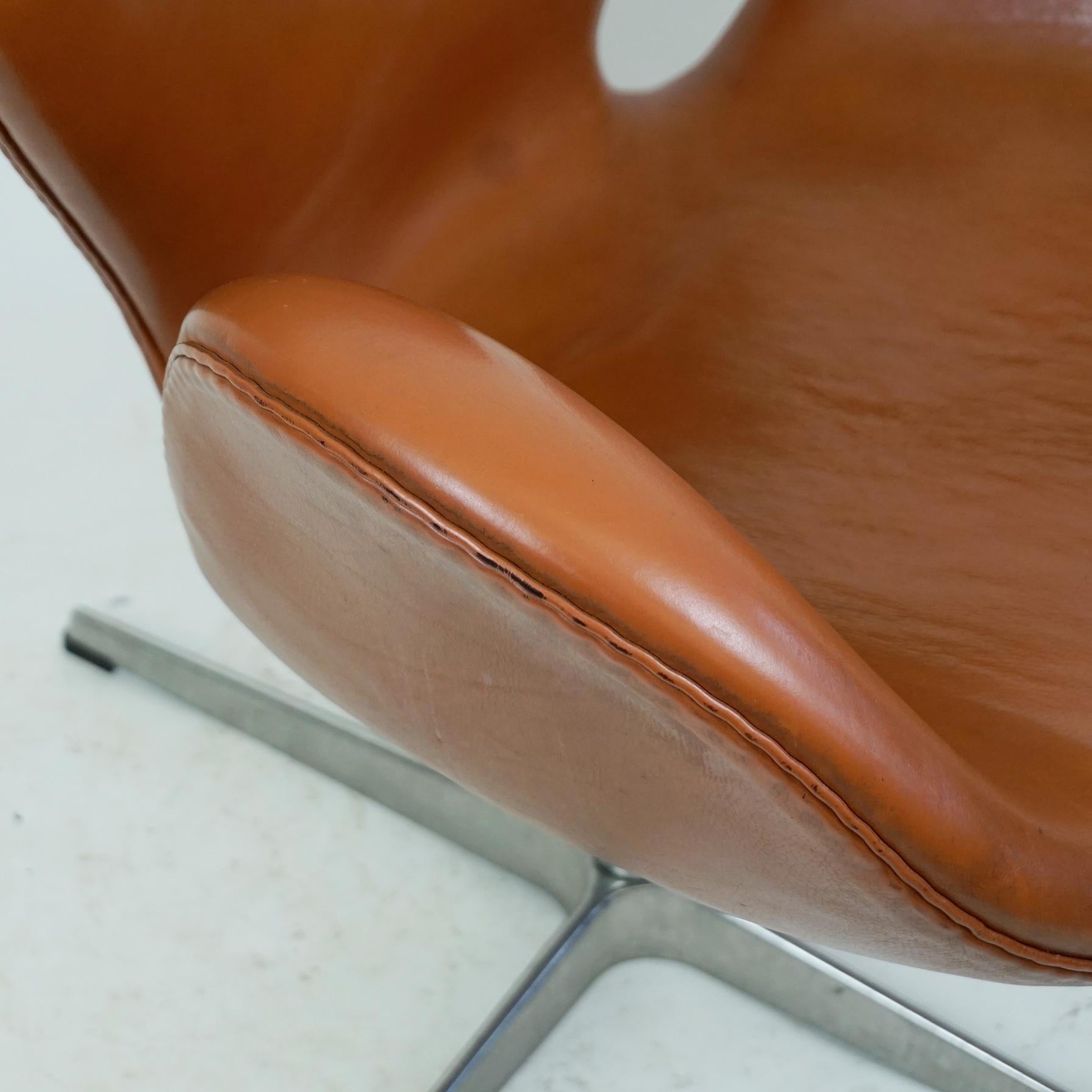 Arne Jacobsen Brown Leather Swan Chair by Fritz Hansen, Denmark 6