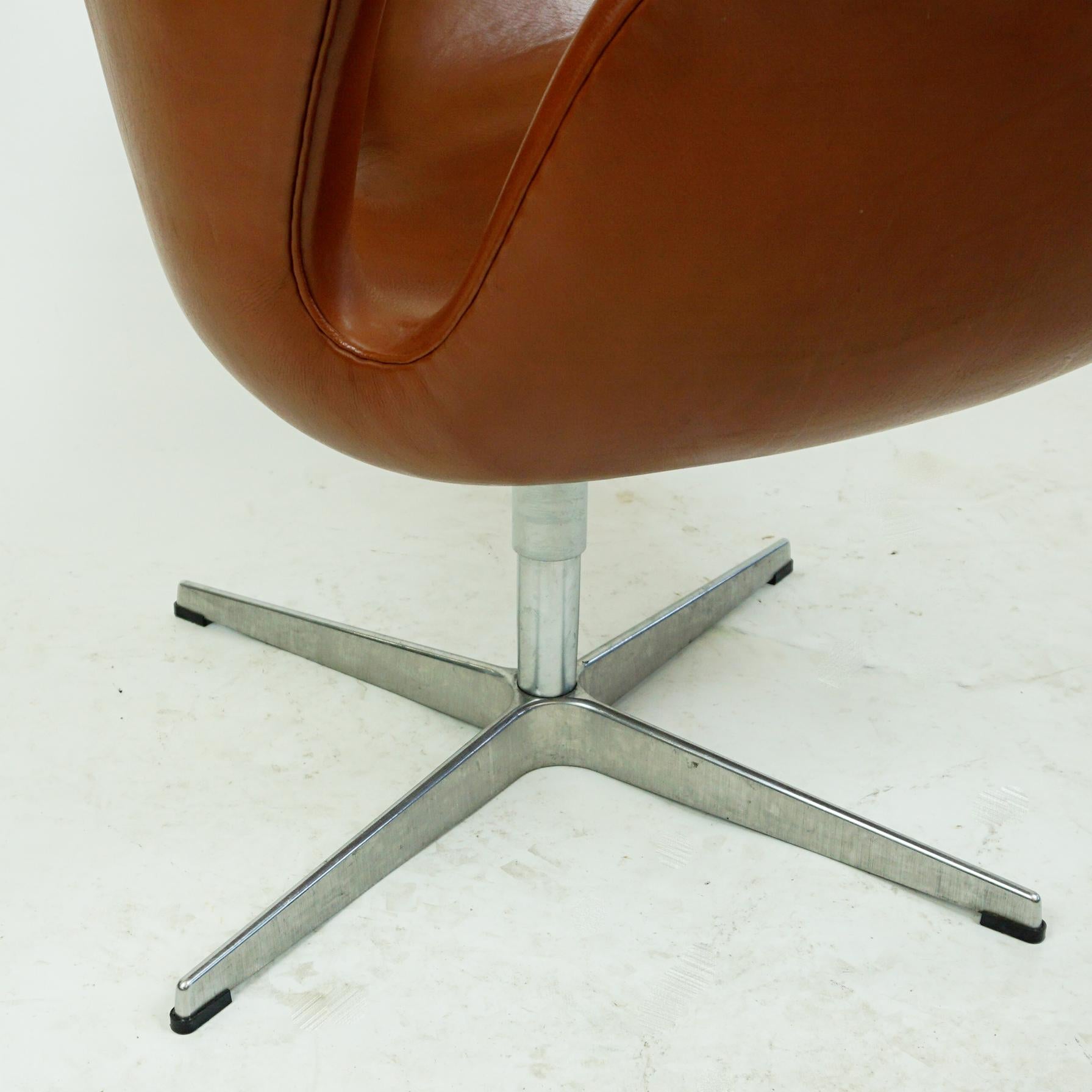 Arne Jacobsen Brown Leather Swan Chair by Fritz Hansen, Denmark 8