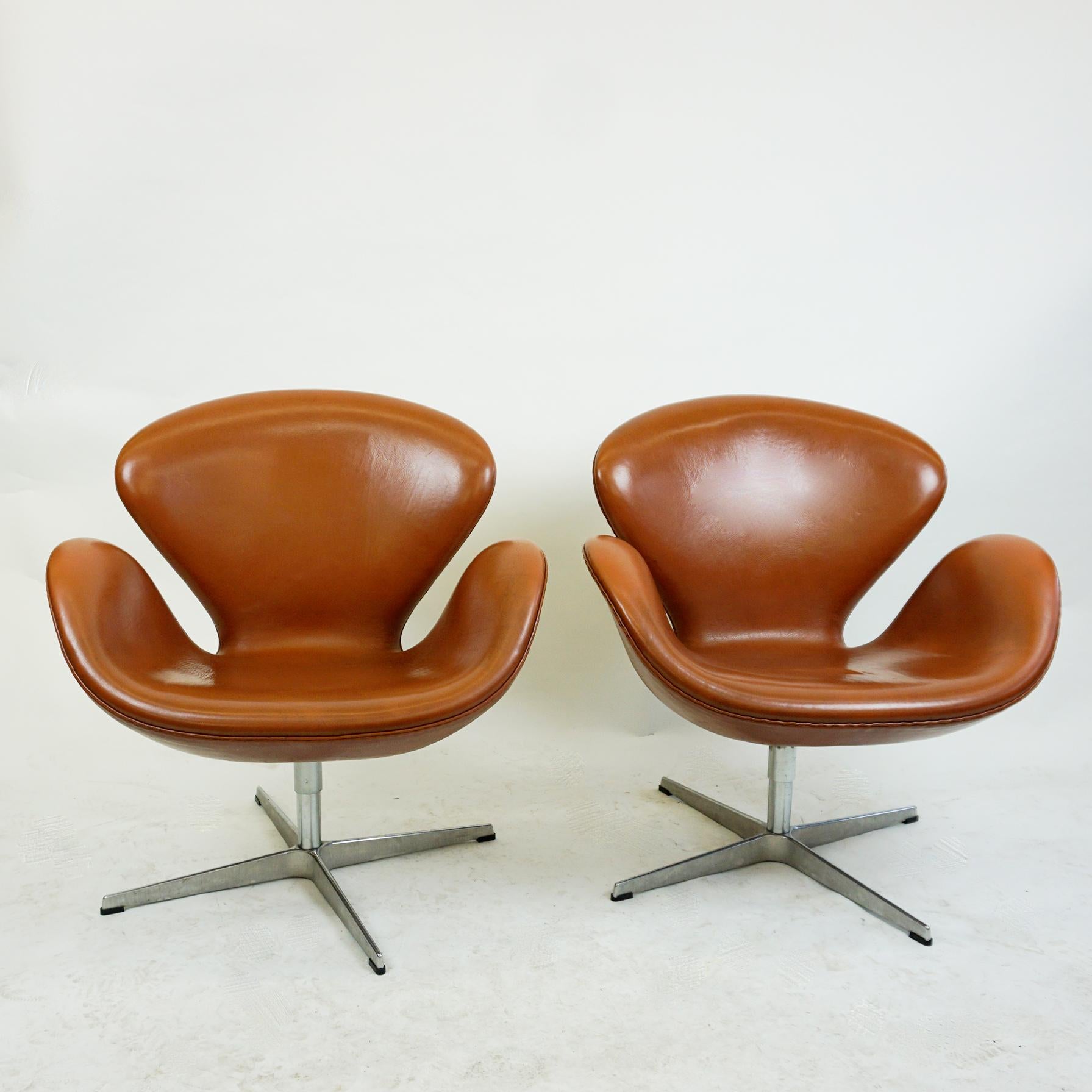 Arne Jacobsen Brown Leather Swan Chair by Fritz Hansen, Denmark 11