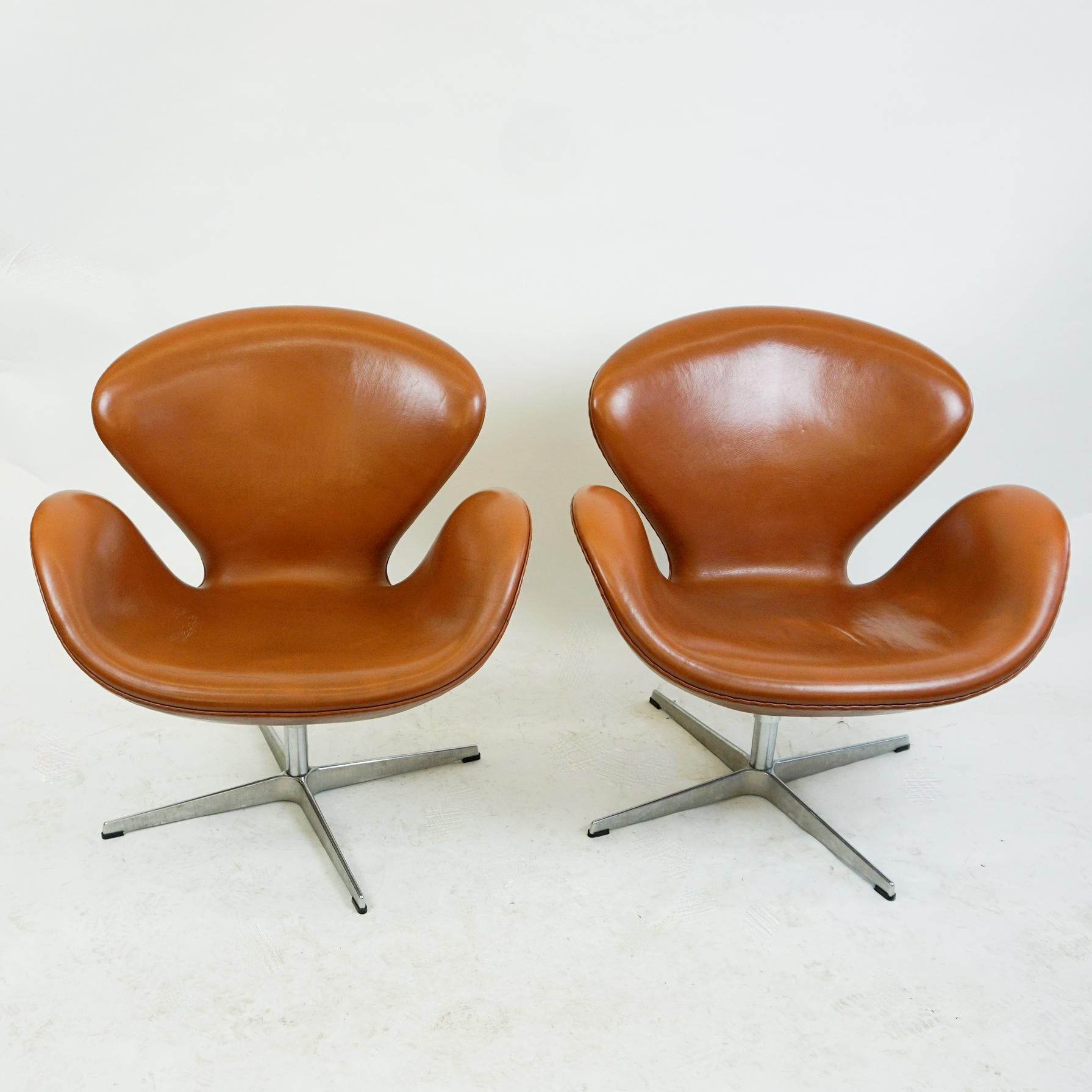Arne Jacobsen Brown Leather Swan Chair by Fritz Hansen, Denmark 12