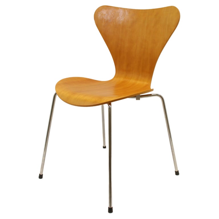 Arne Jacobsen "Butterfly" Chair Model 3107 For Sale