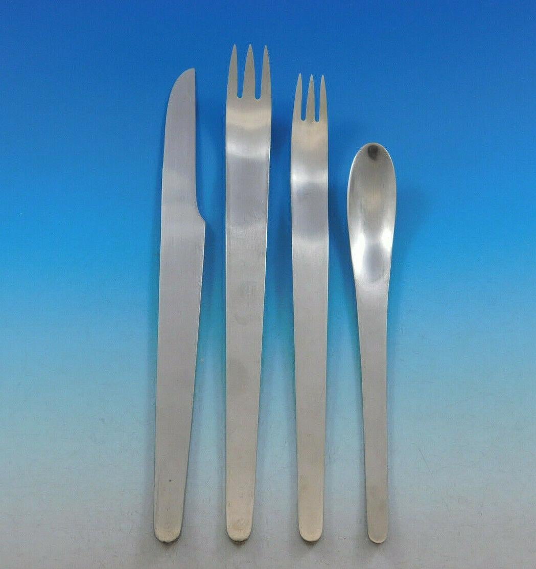 Arne Jacobsen by Michelsen Denmark stainless steel 

This desirable early Michelsen Mid-Century Modern matte finish Arne Jacobsen stainless set includes:

8 dinner knives, 8