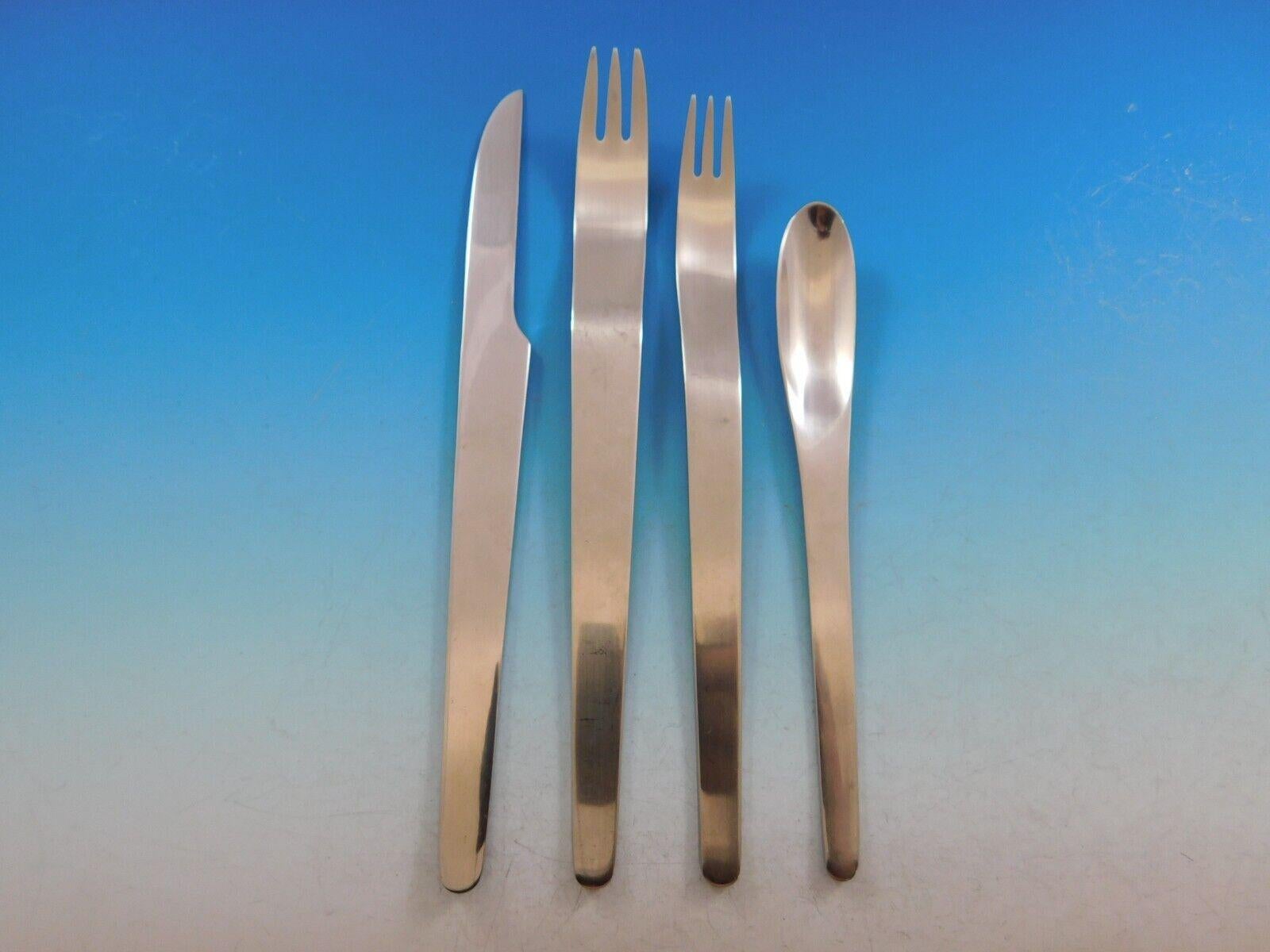 Arne Jacobsen by Georg Jensen Besteck aus rostfreiem Stahl, bestehend aus 80 Teilen. Dieses Set enthält:

 

16 Tafelmesser, 8