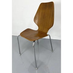 Sedia Arne Jacobsen di Fritz Hansen. Sedia Molded Wood