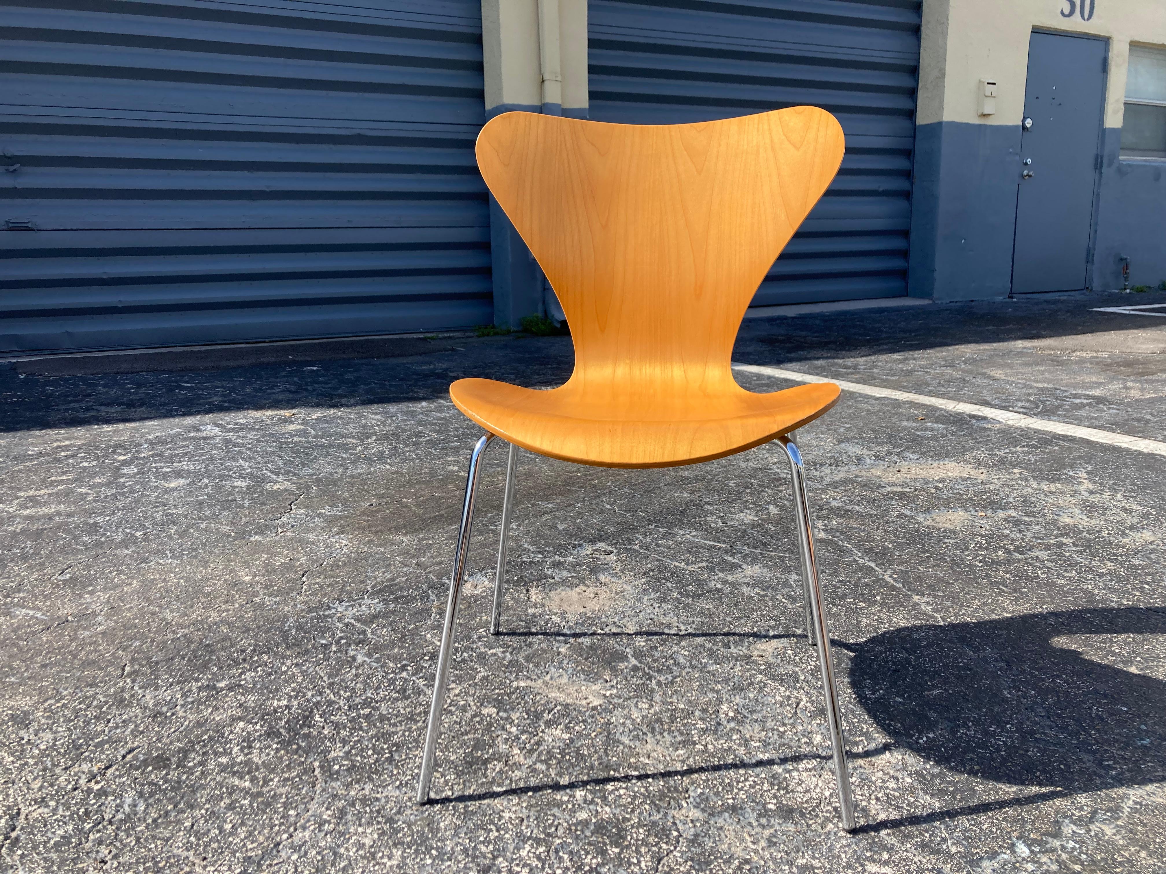 Arne Jacobsen Chairs Series 7 for Fritz Hansen For Sale 4