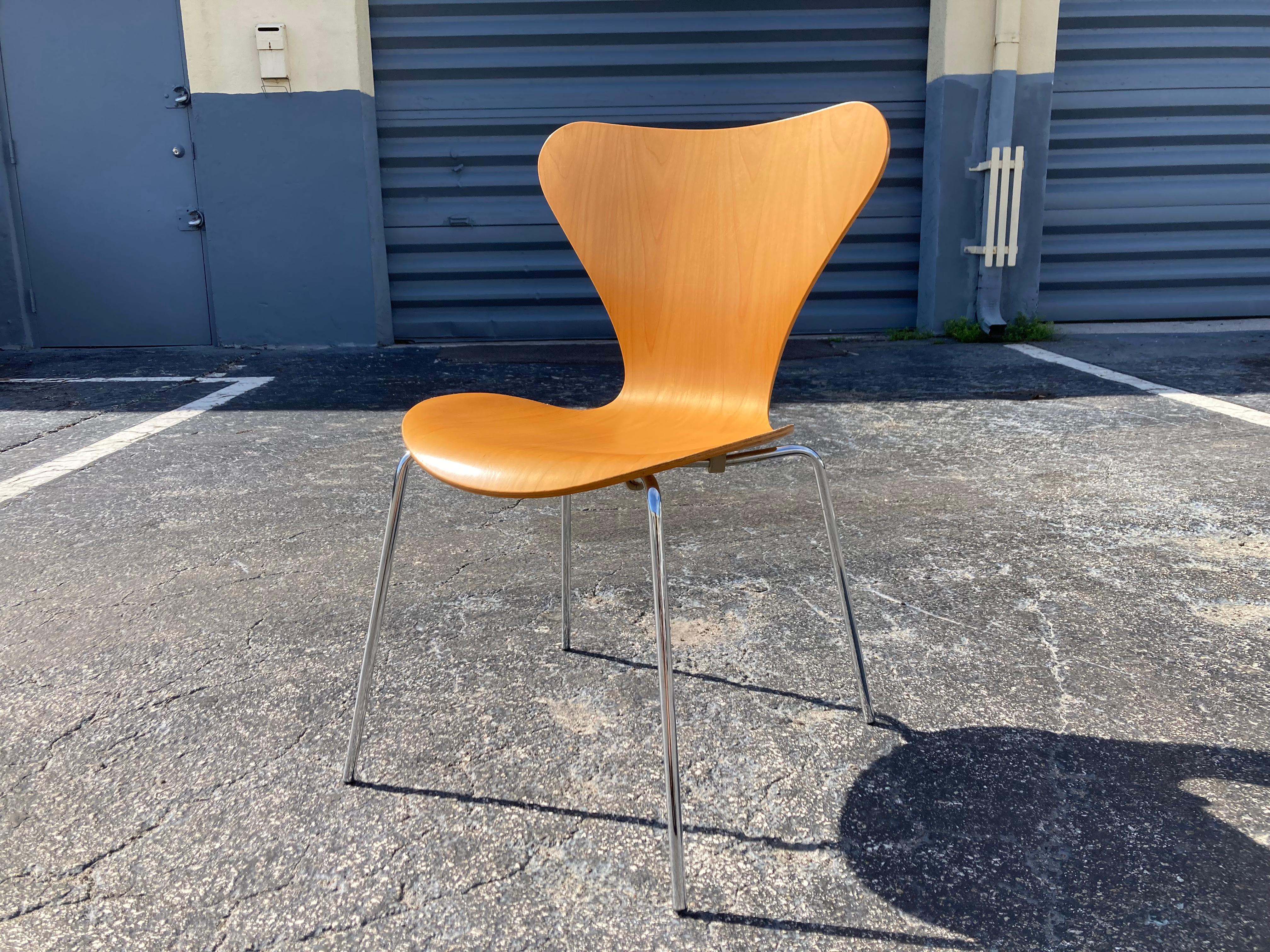 Arne Jacobsen Chairs Series 7 for Fritz Hansen For Sale 9