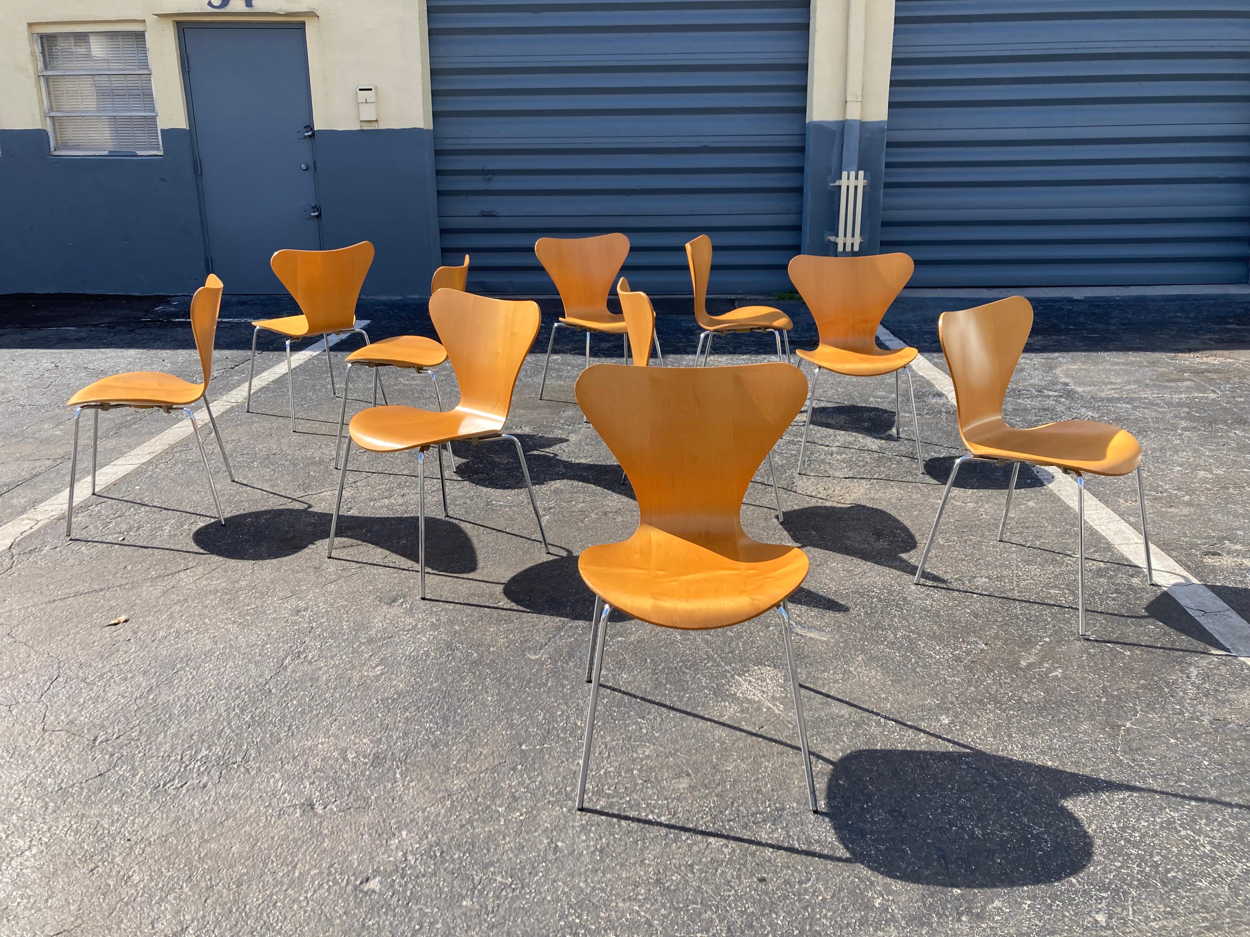 Danish Arne Jacobsen Chairs Series 7 for Fritz Hansen For Sale