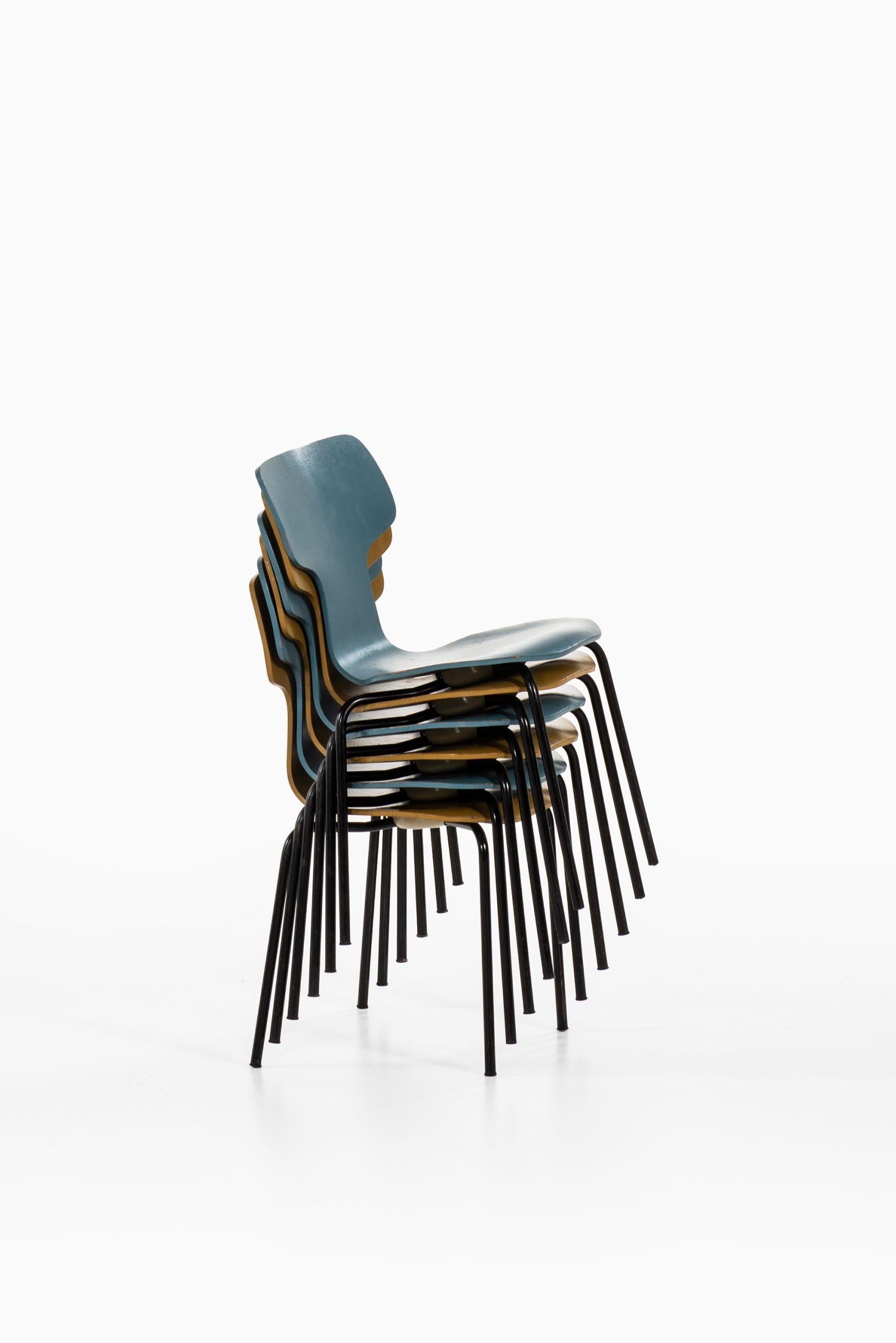 Set of 6 children T-chairs designed by Arne Jacobsen. Produced by Fritz Hansen in Denmark.