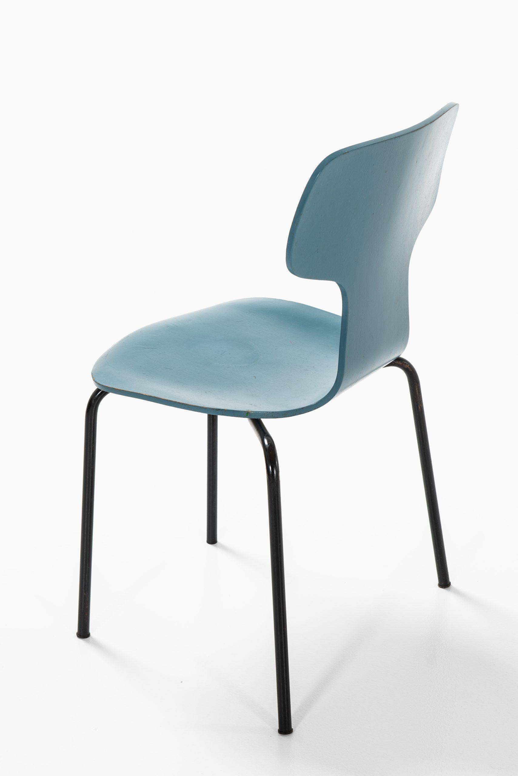 Kinder-T-Stühle von Arne Jacobsen, hergestellt von Fritz Hansen in Dänemark (Skandinavische Moderne) im Angebot