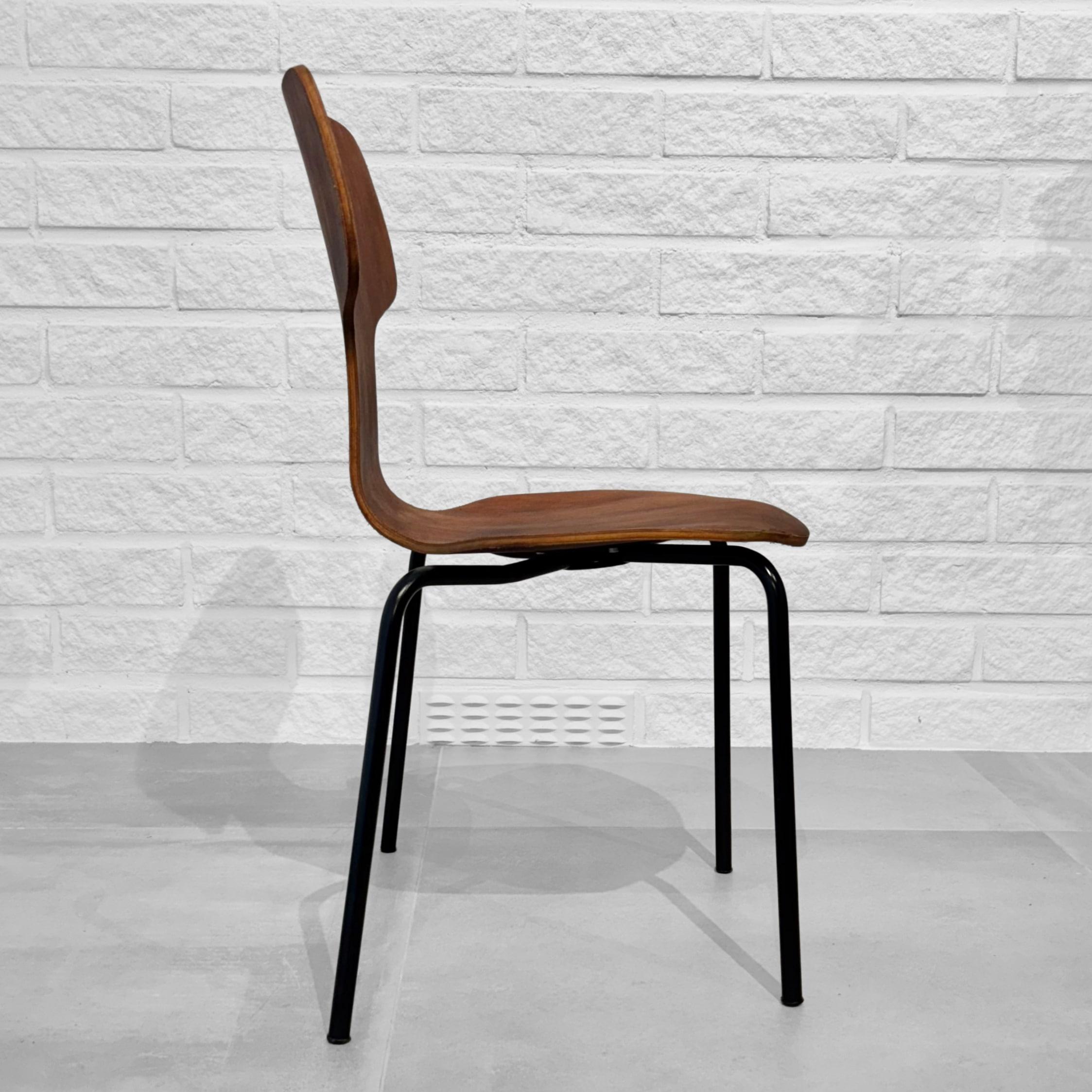 Arne Jacobsen children’s chair 3103 T-chair, teak, Fritz Hansen, Denmark, 1950s For Sale 1