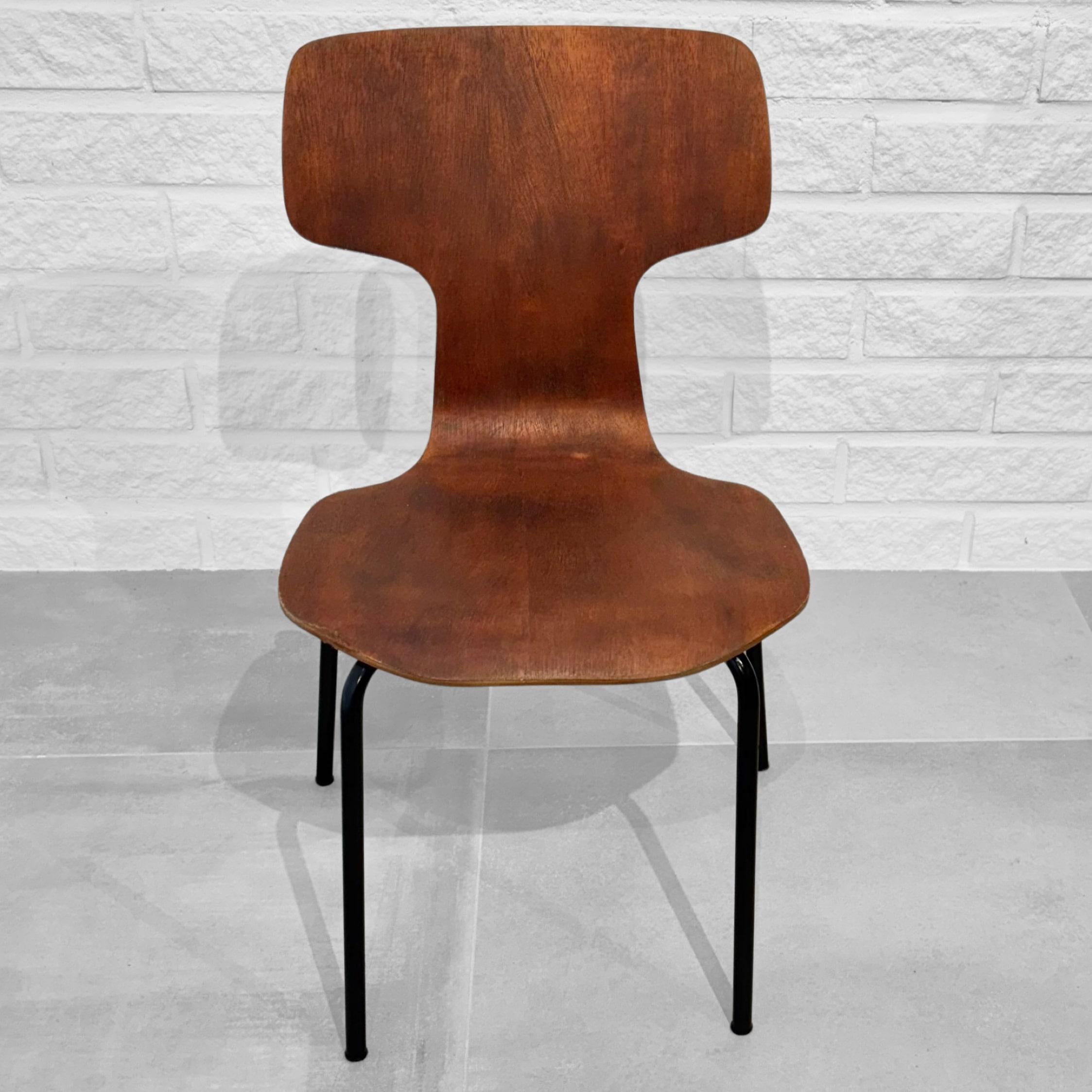 Arne Jacobsen children’s chair 3103 T-chair, teak, Fritz Hansen, Denmark, 1950s For Sale 2
