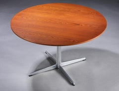 Arne Jacobsen, Circular Coffee Table in Teak Produced by Fritz Hansen, 1974