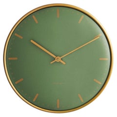 Reloj de pared «City Hall» de Arne Jacobsen, verde, Ø 11,4 pulgadas