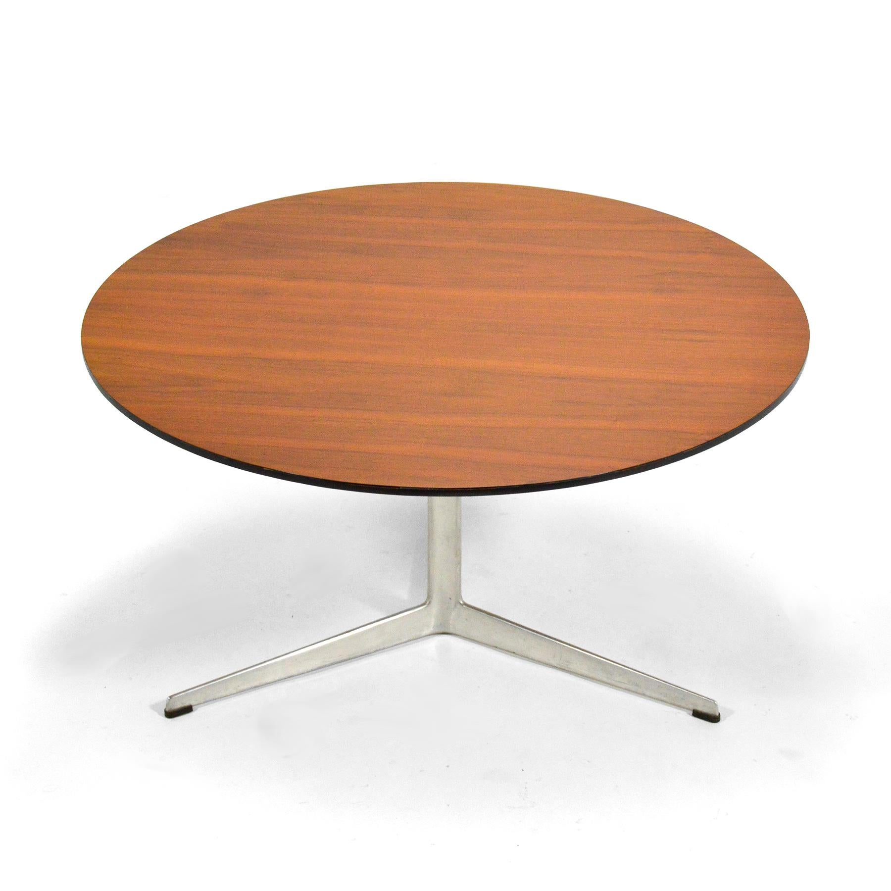 Scandinavian Modern Arne Jacobsen Coffee Table by Fritz Hansen For Sale