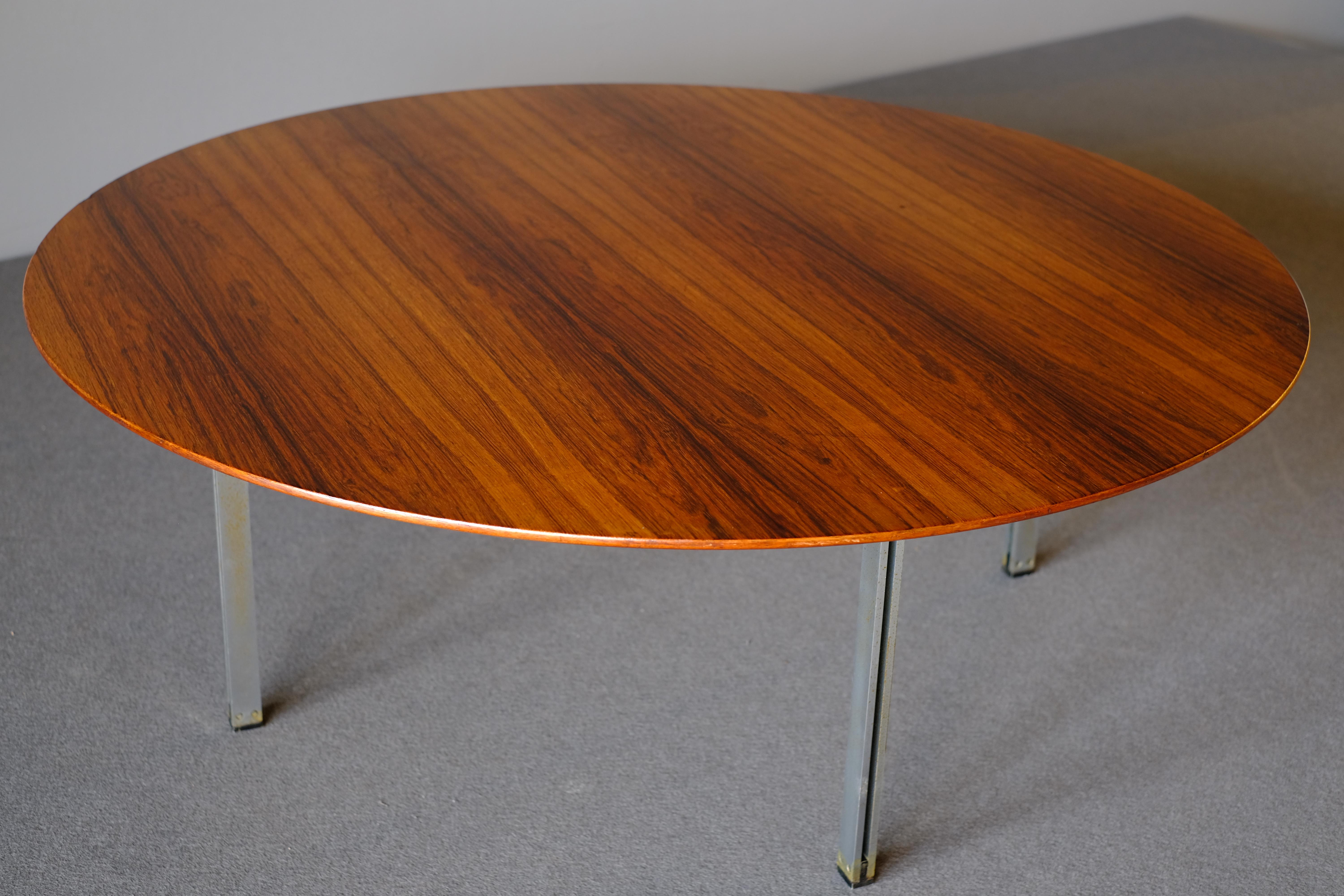 Scandinavian Modern Arne Jacobsen Coffee Table in rosewood